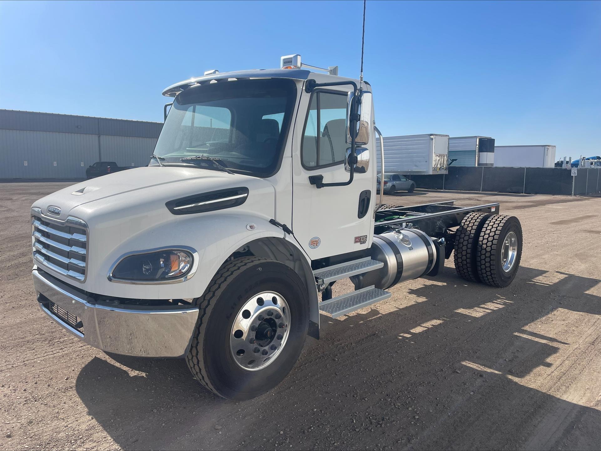 2026 Freightliner M2 106 - image 3