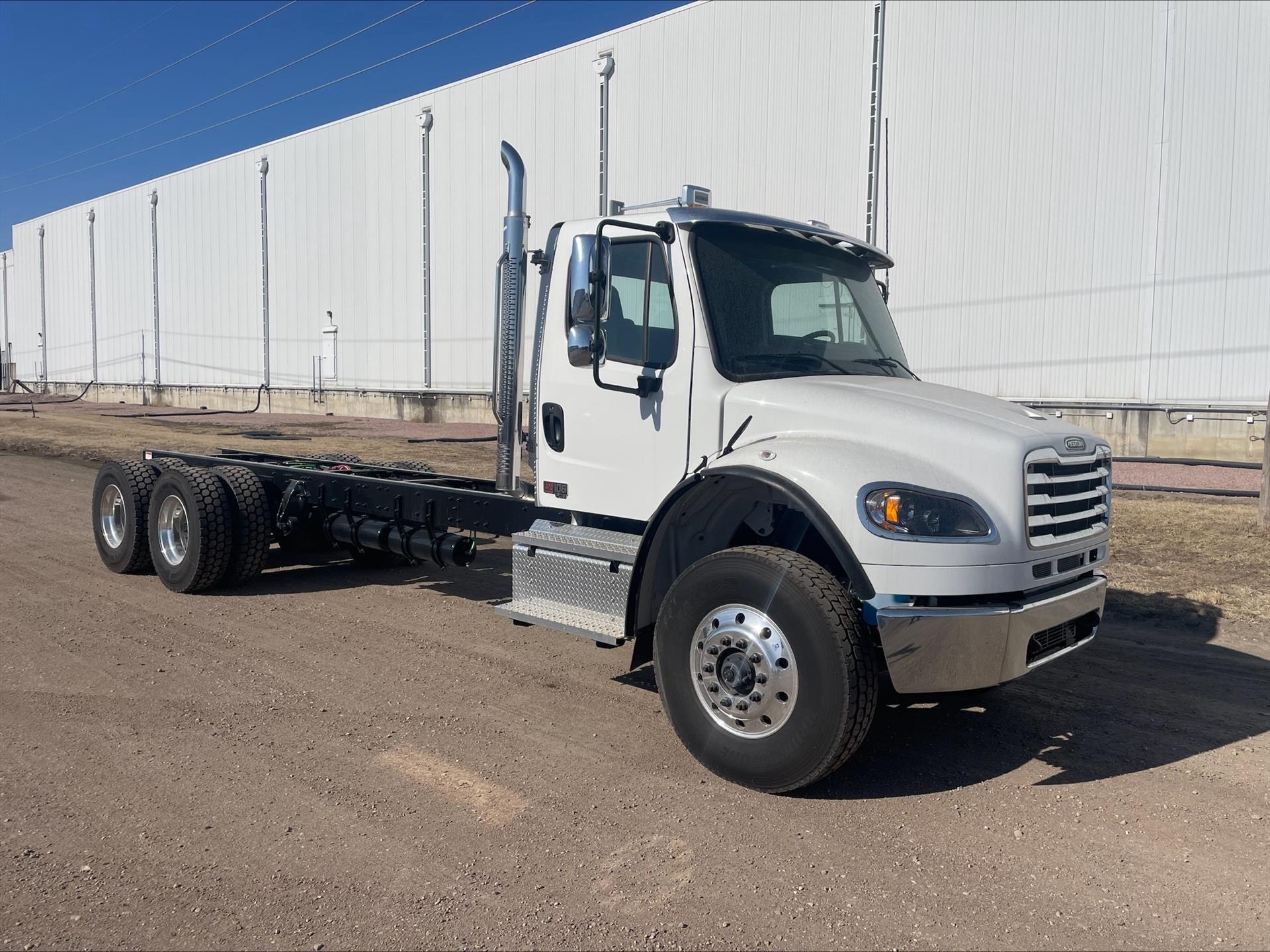 2026 Freightliner M2 106 - image 10