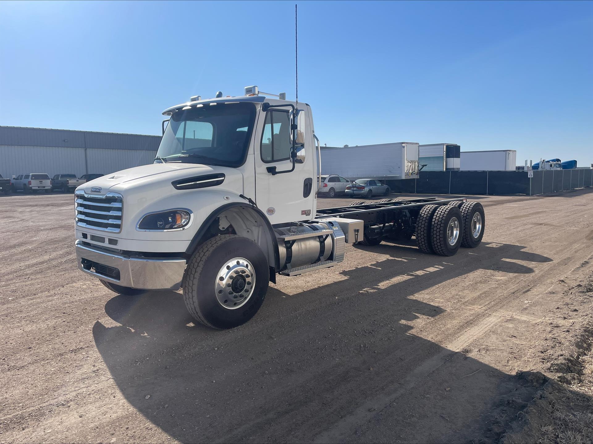 2026 Freightliner M2 106 - image 3