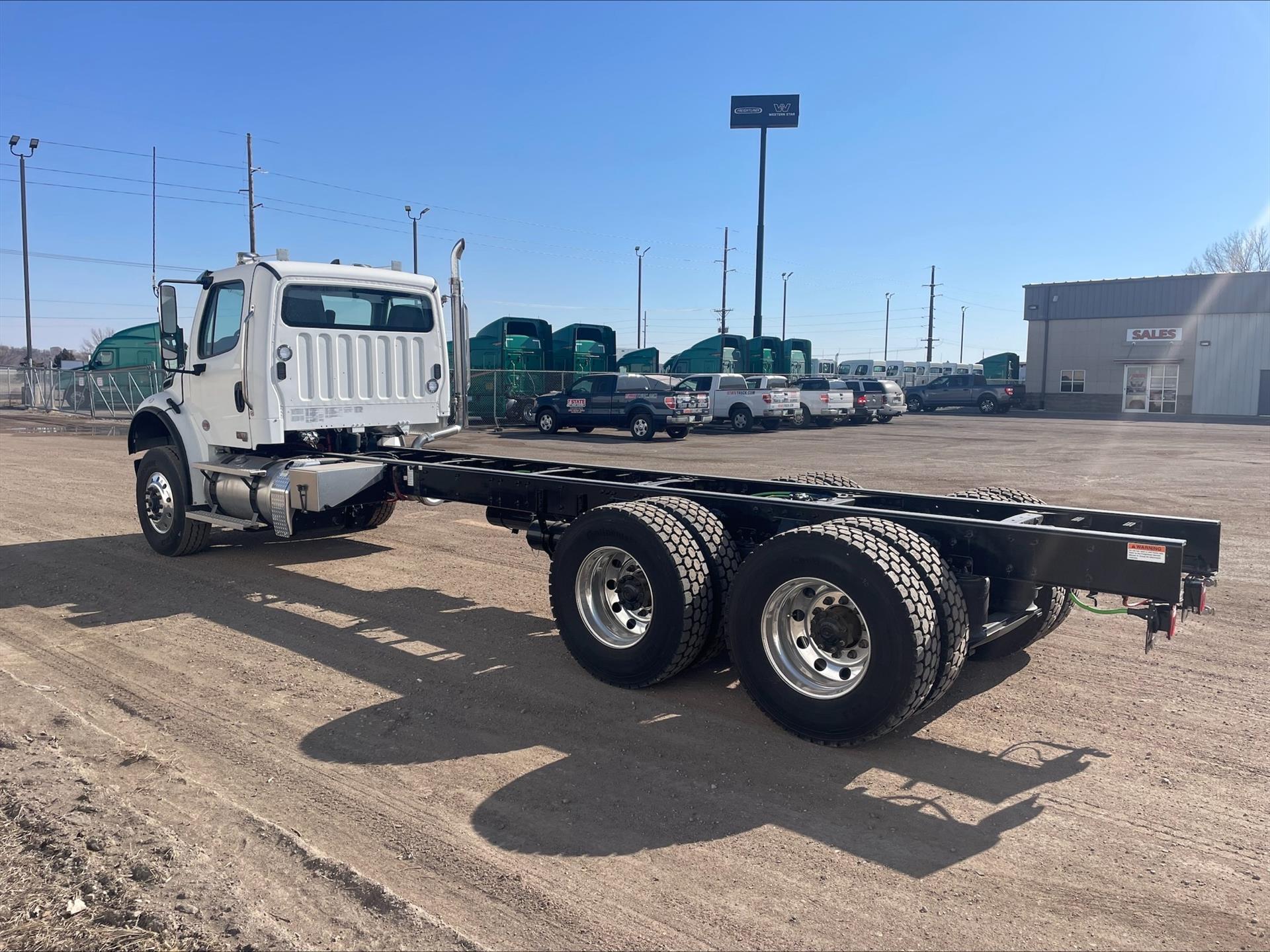 2026 Freightliner M2 106 - image 4