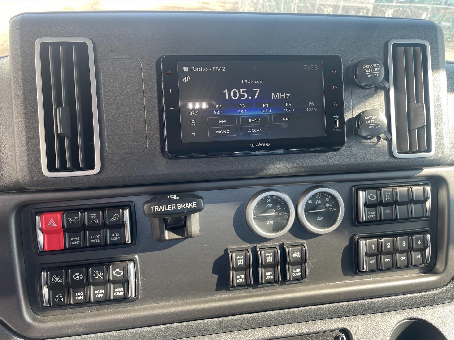 2026 Freightliner M2 106 - image 6