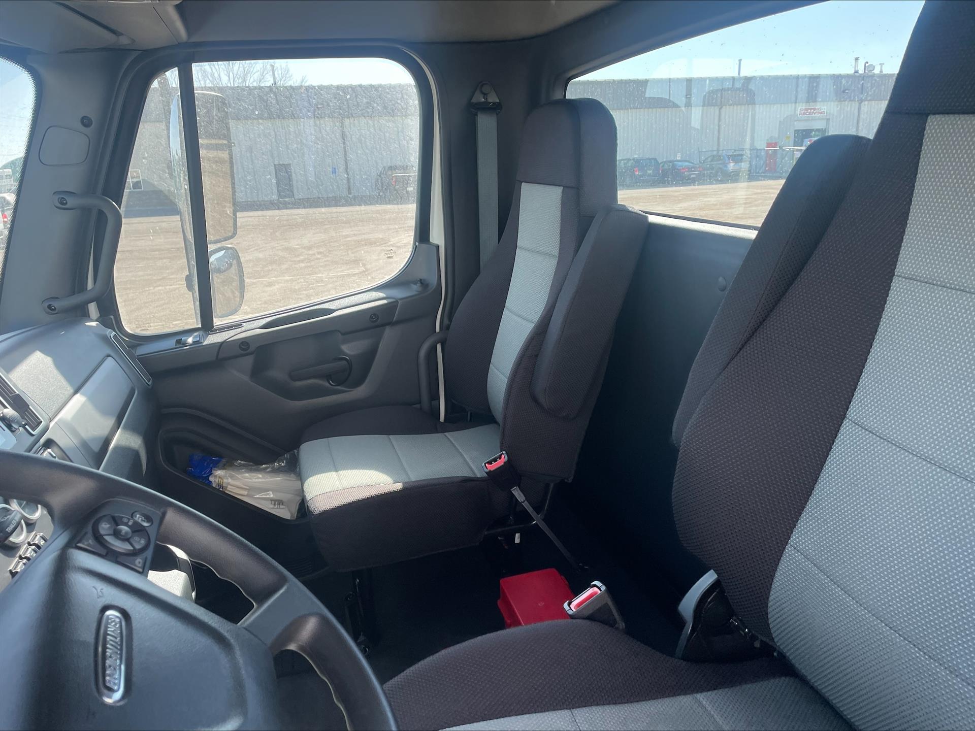 2026 Freightliner M2 106 - image 8