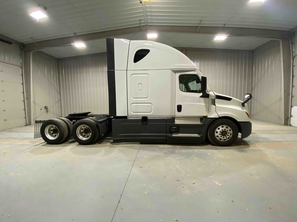 2024 Freightliner - image 4