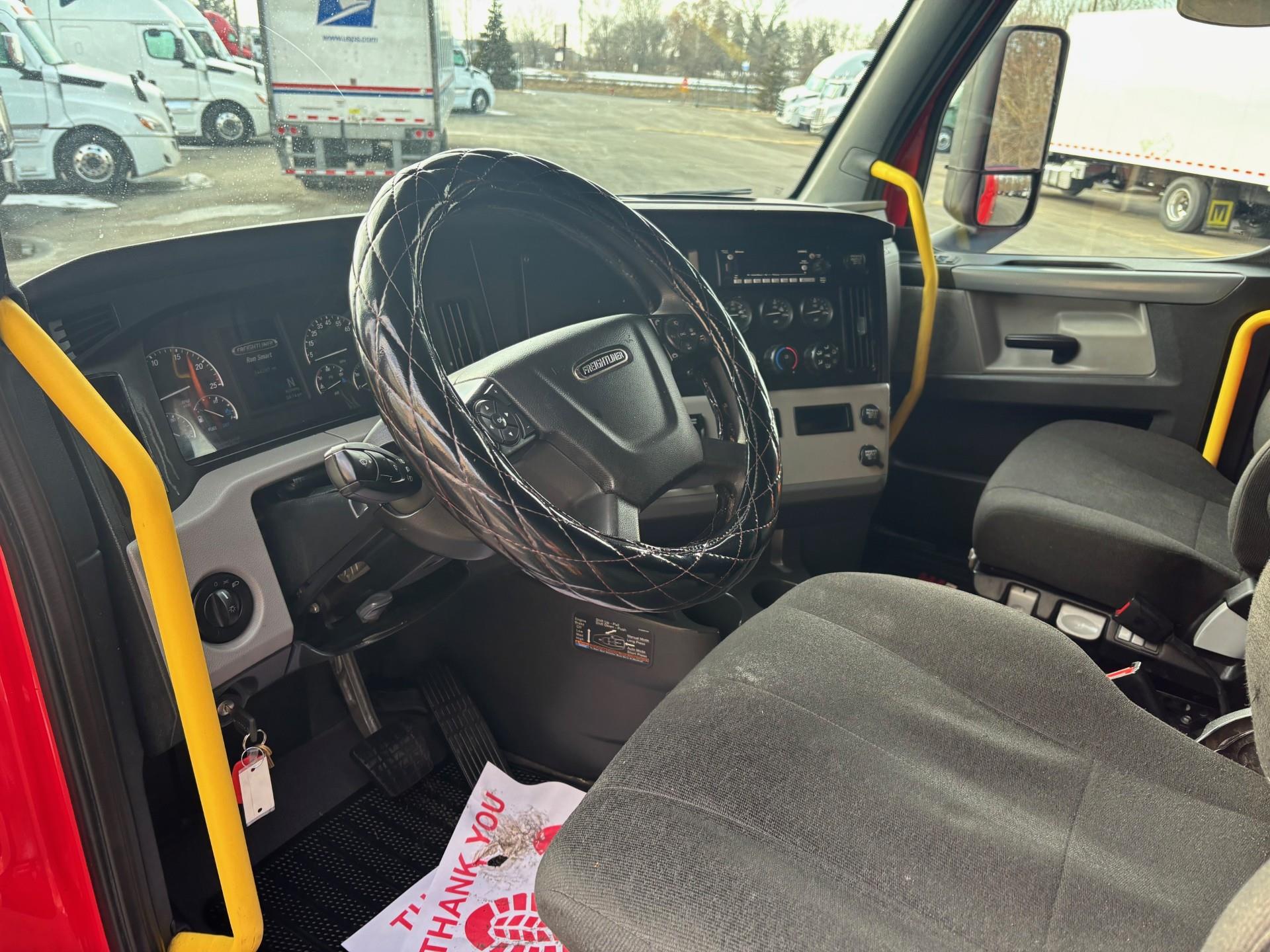 2022 Freightliner - image 4