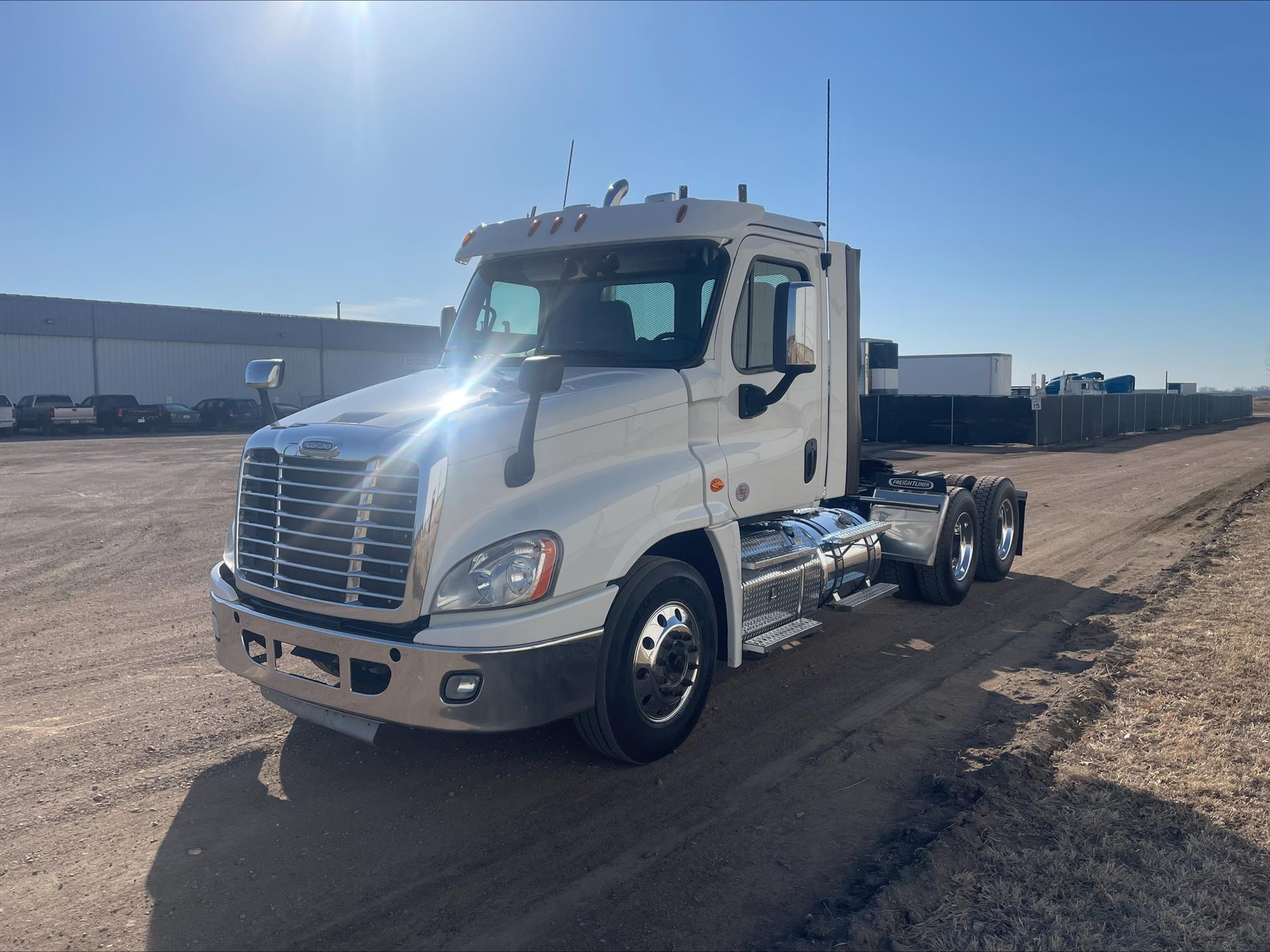 2016 Freightliner Cascadia - image 4