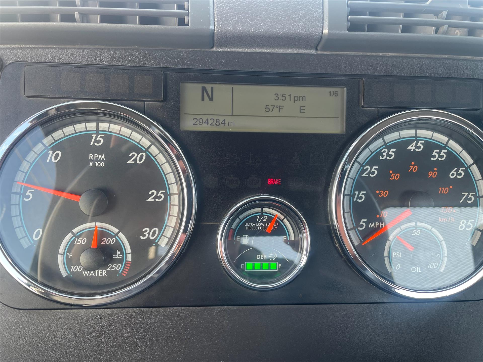 2016 Freightliner Cascadia - image 8