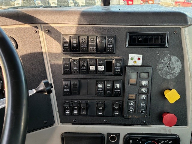 2015 Western Star - image 7