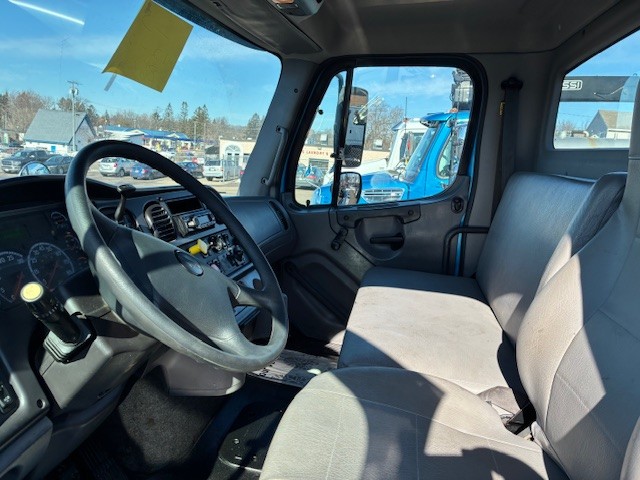 2016 Freightliner 114SD - image 6