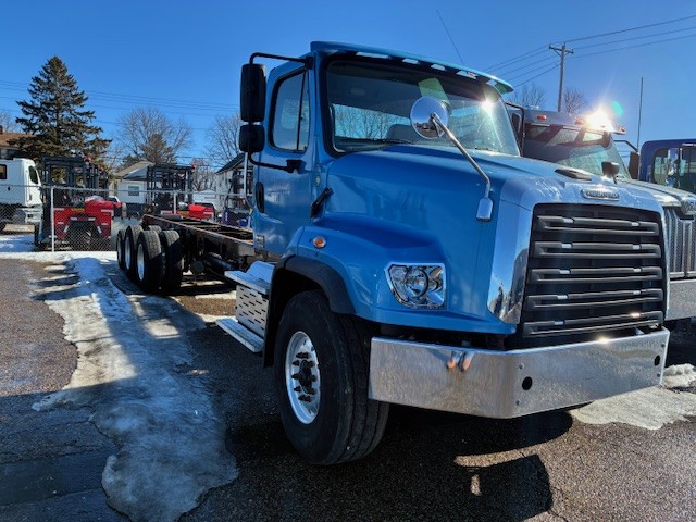 2016 Freightliner 114SD - image 2