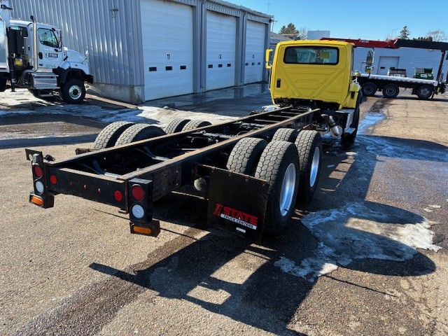 2018 International - image 3