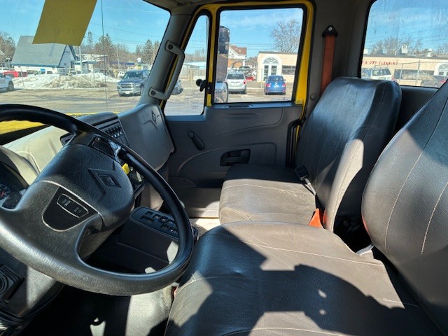 2018 International - image 6