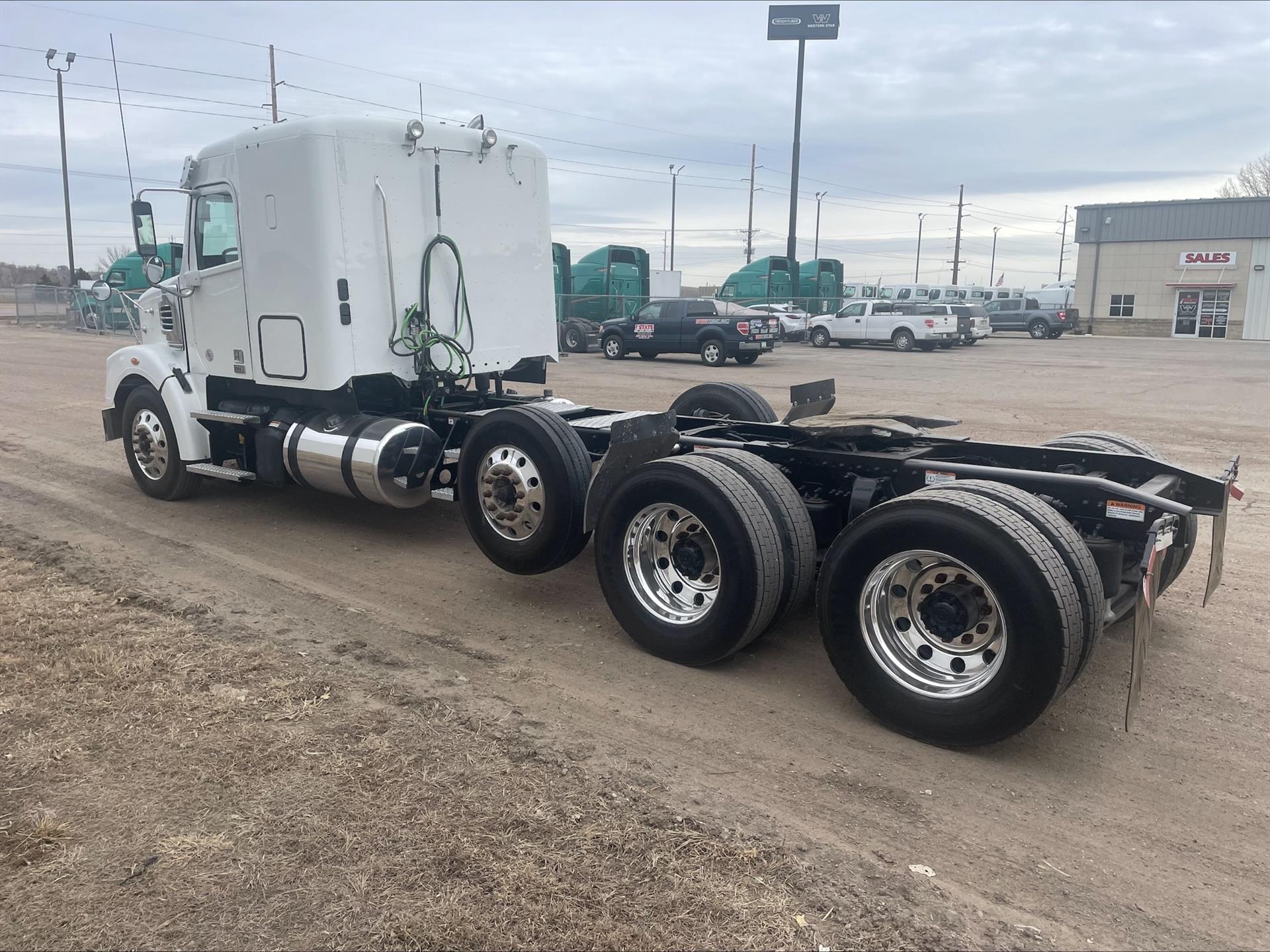 2022 Freightliner 122SD - image 4