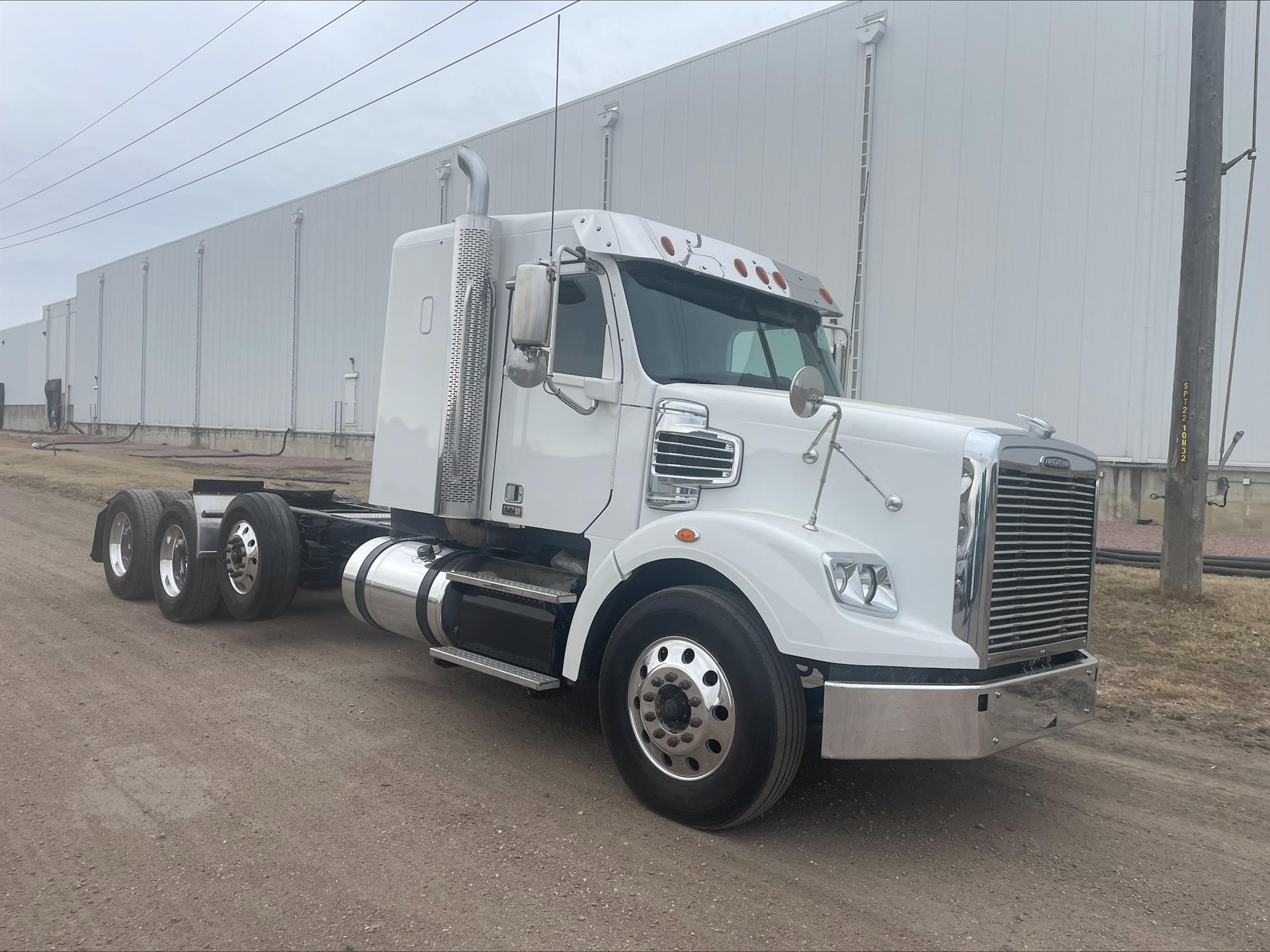 2022 Freightliner 122SD - image 1