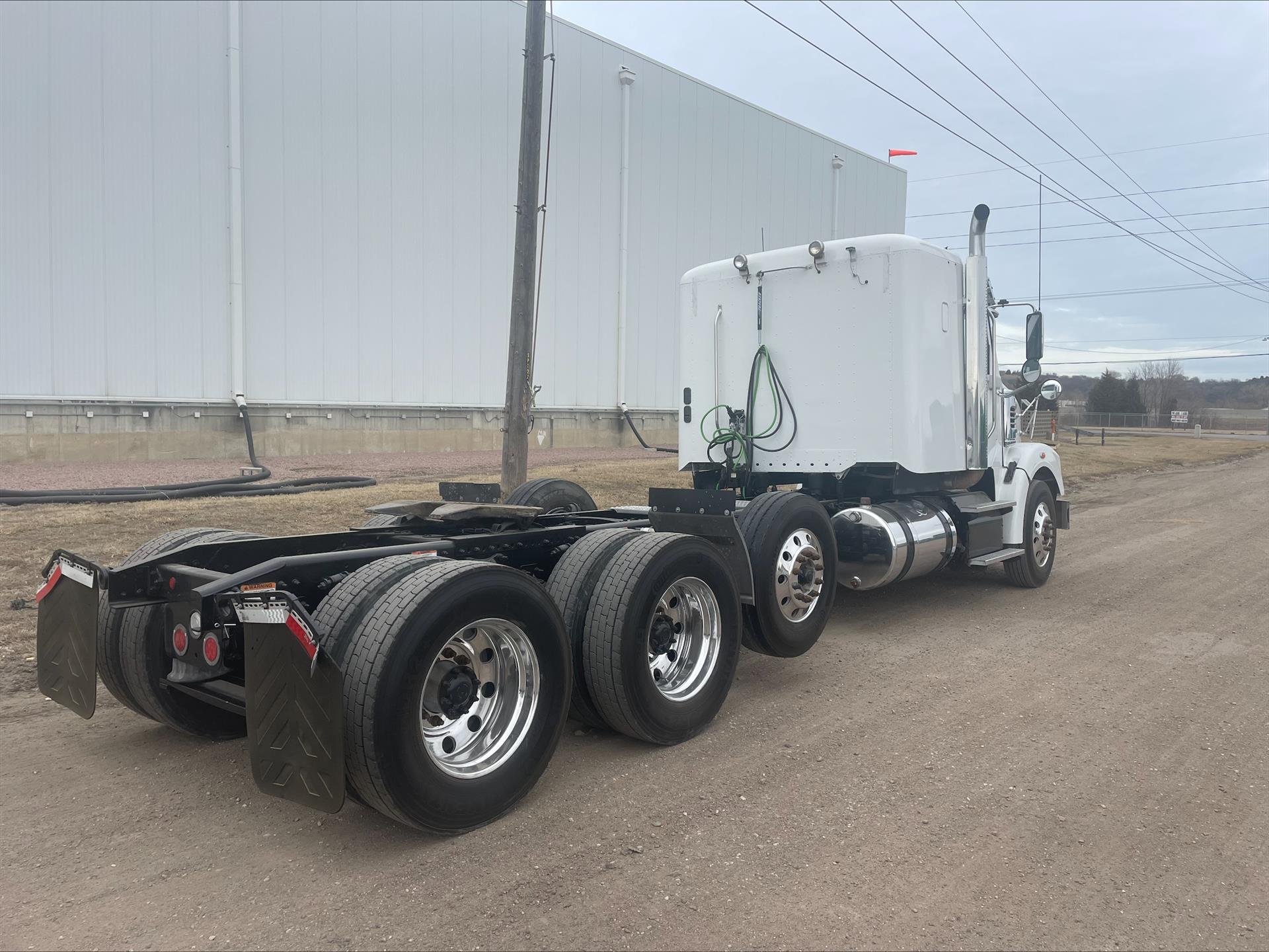 2022 Freightliner 122SD - image 2