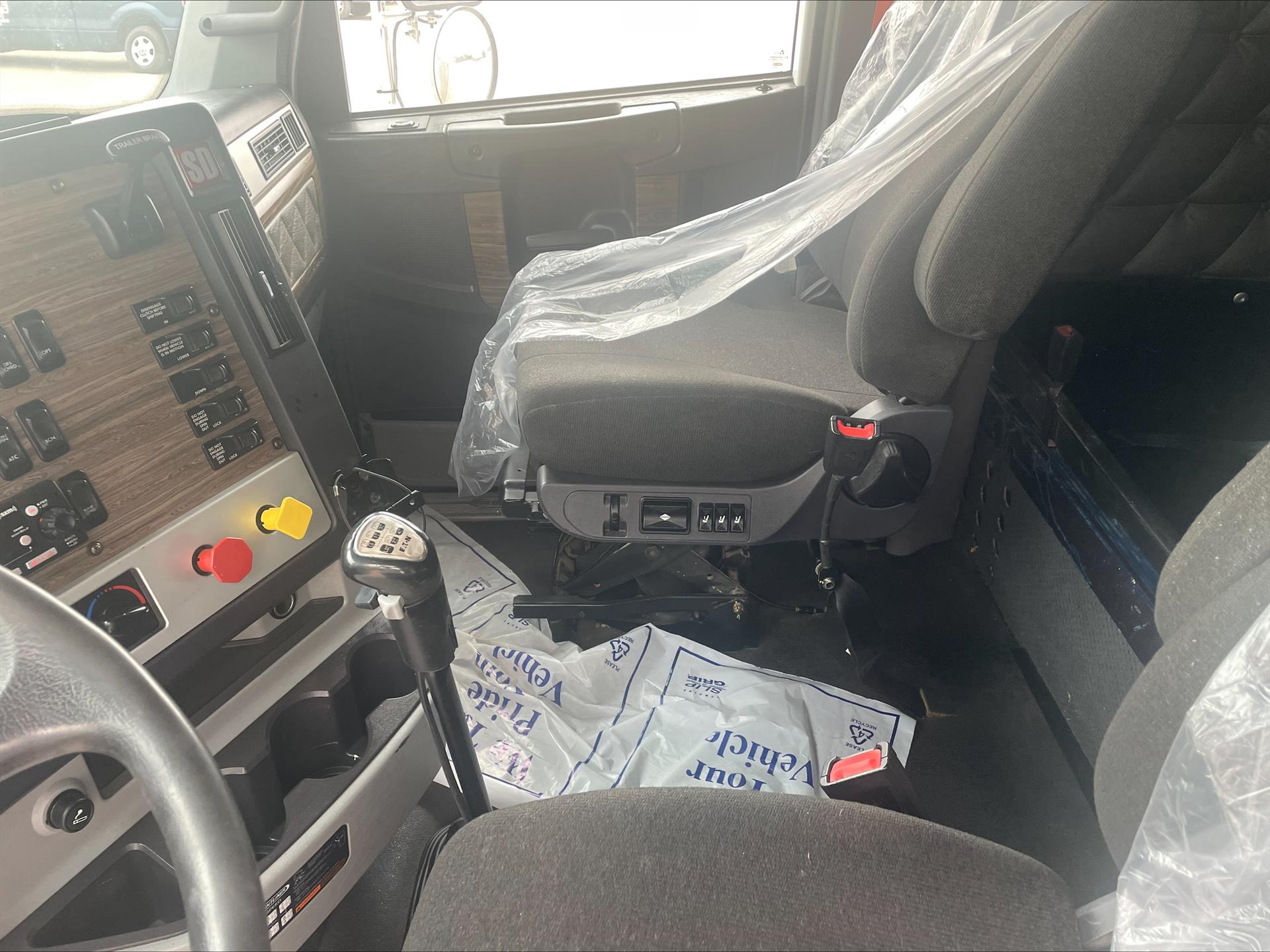 2022 Freightliner 122SD - image 9