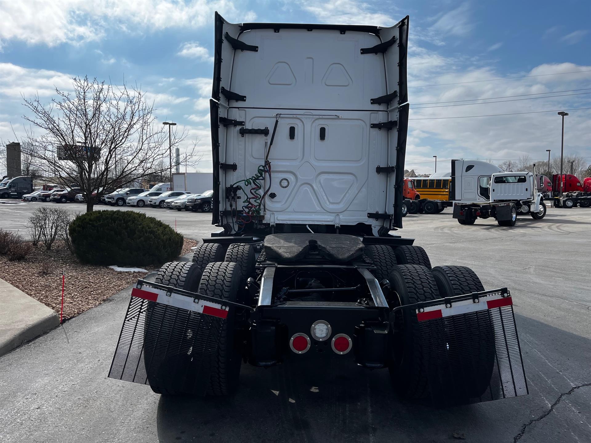 2023 Freightliner - image 5