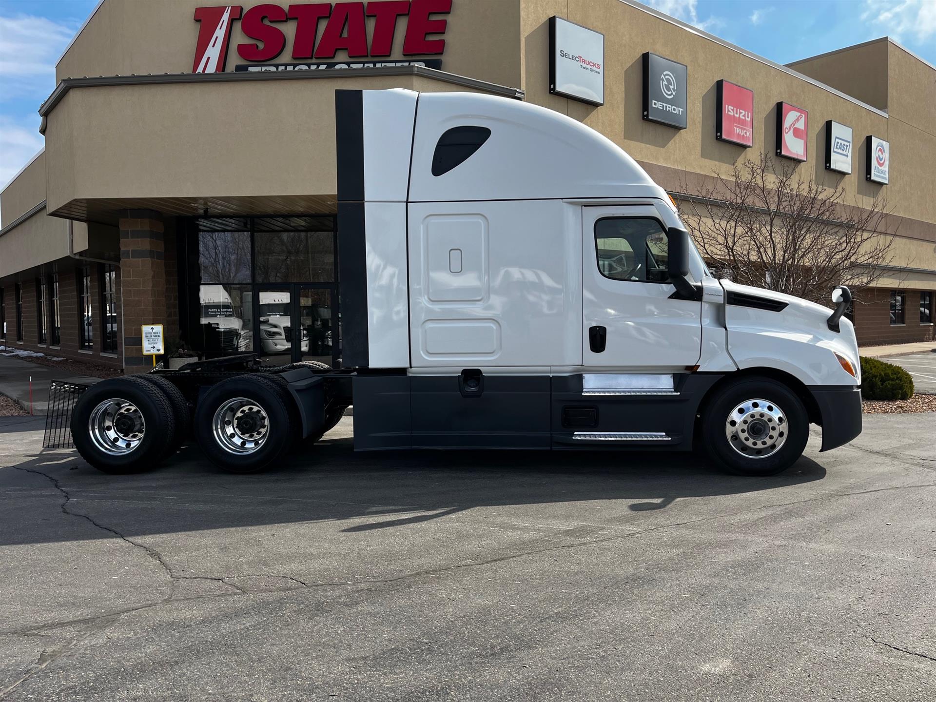 2023 Freightliner - image 2