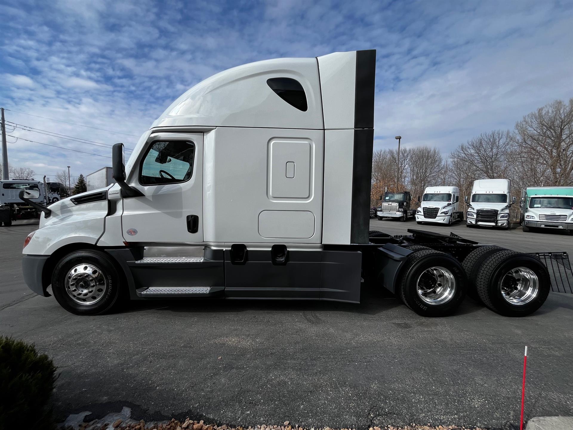 2023 Freightliner - image 8