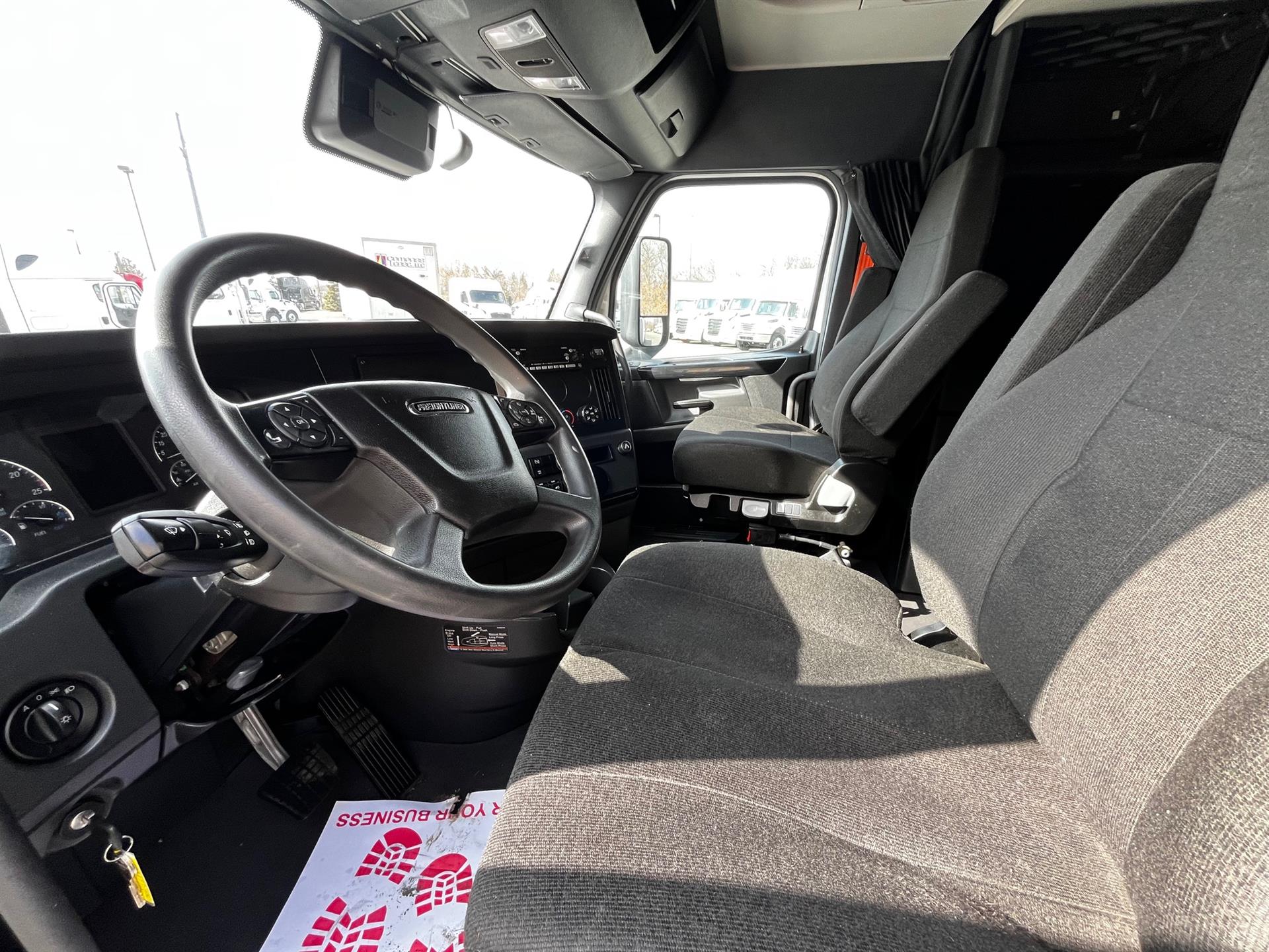 2023 Freightliner - image 9