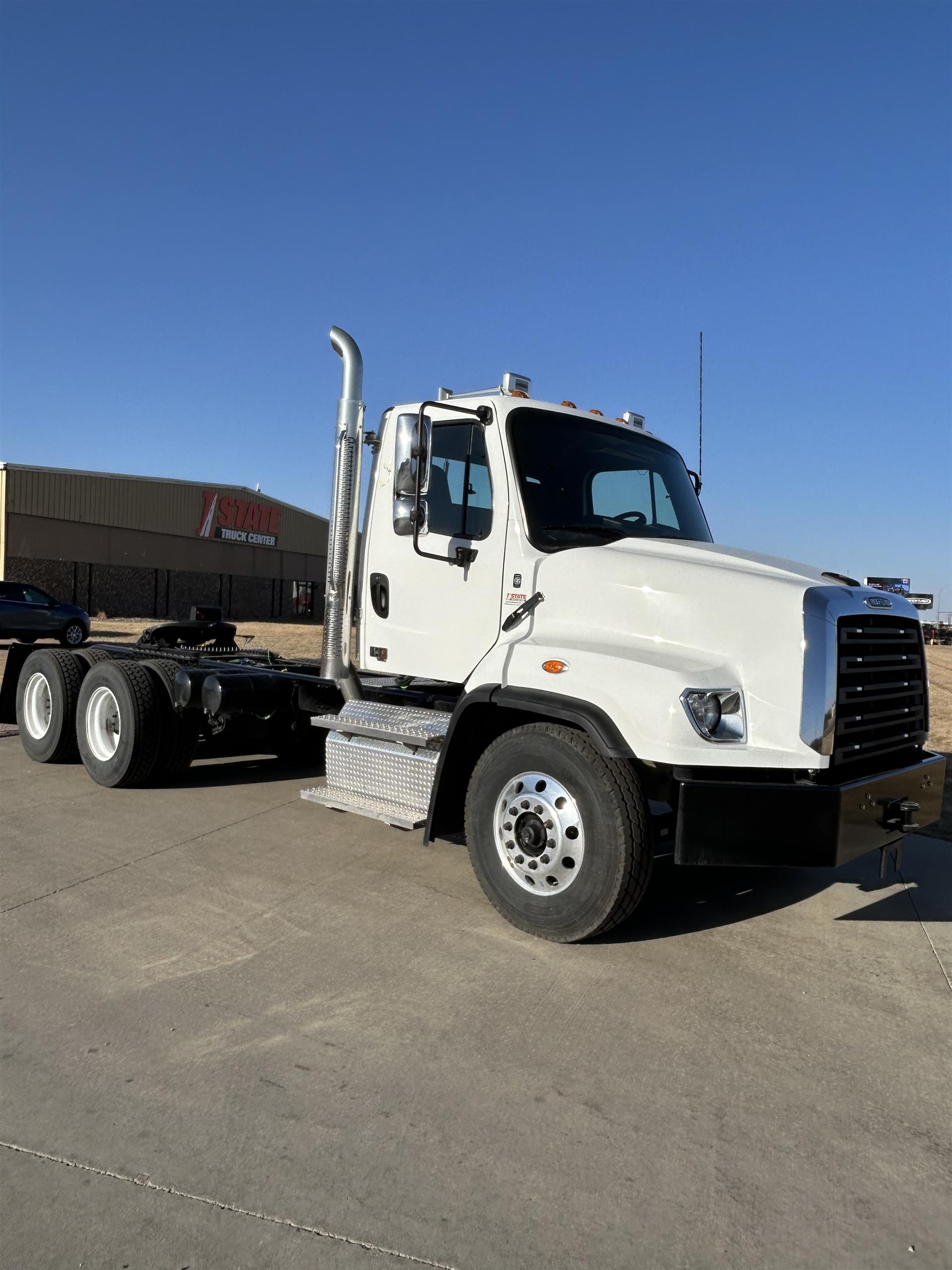 2026 Freightliner 114SD - image 4