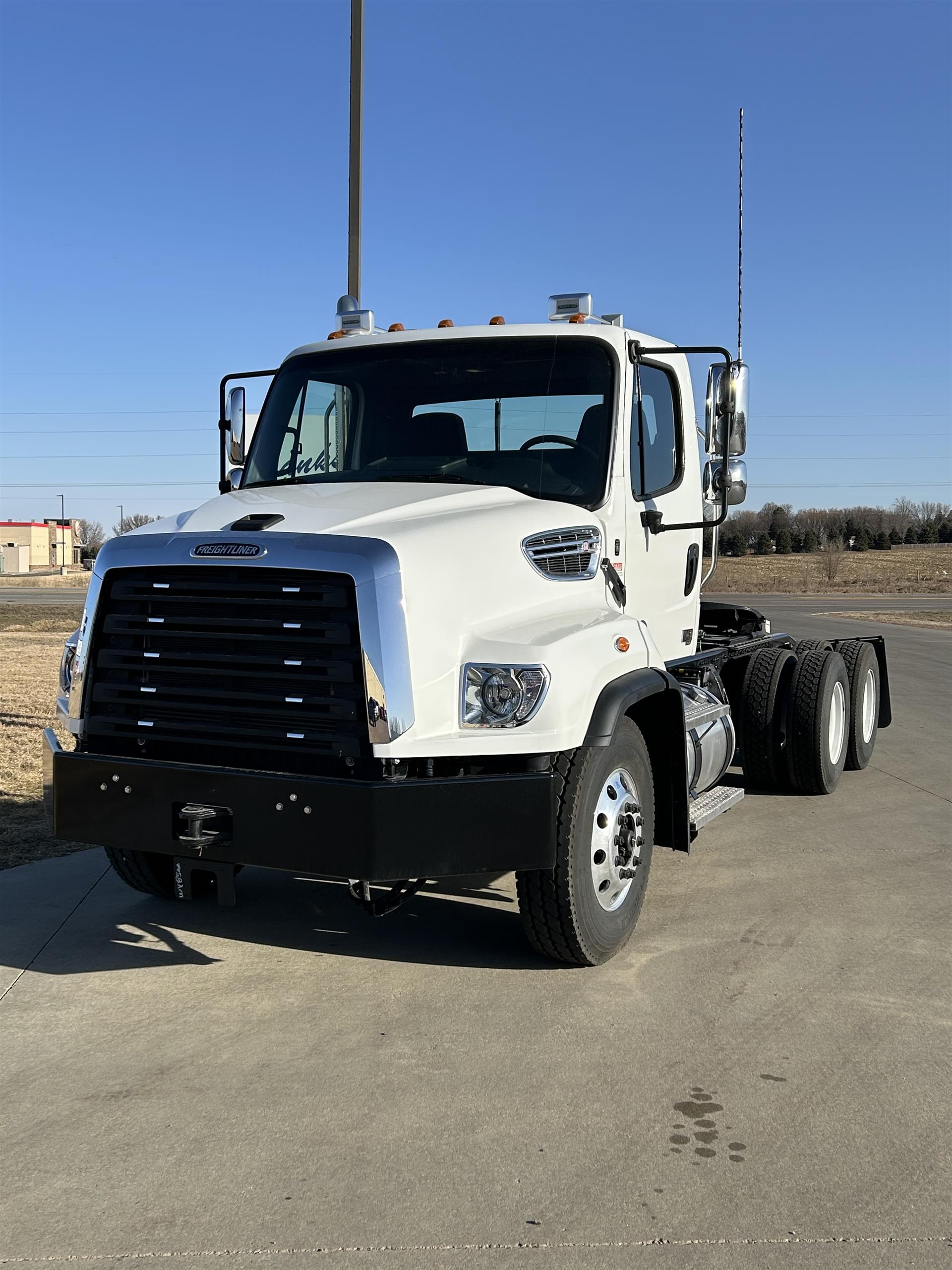 2026 Freightliner 114SD - image 2