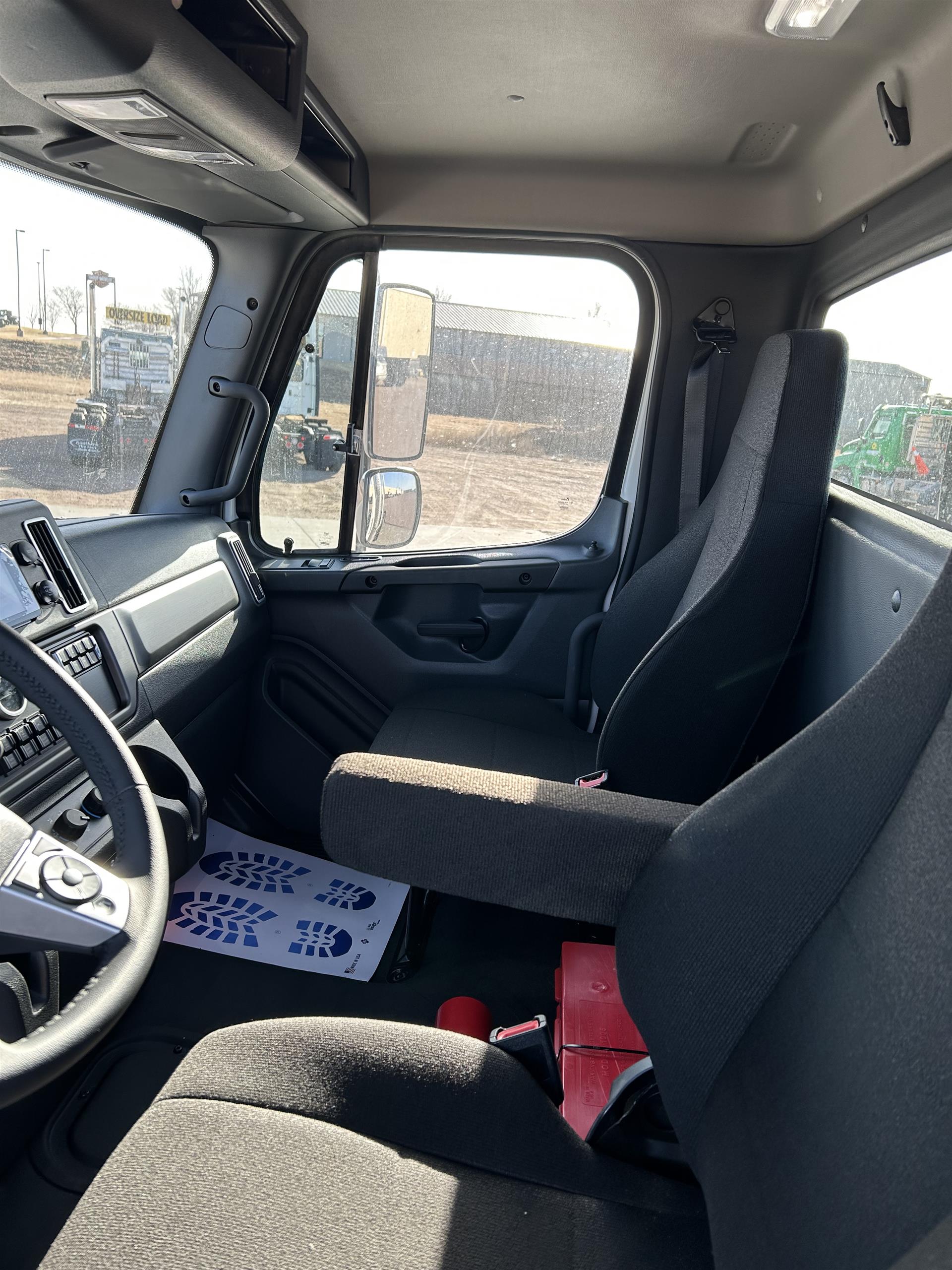 2026 Freightliner 114SD - image 8