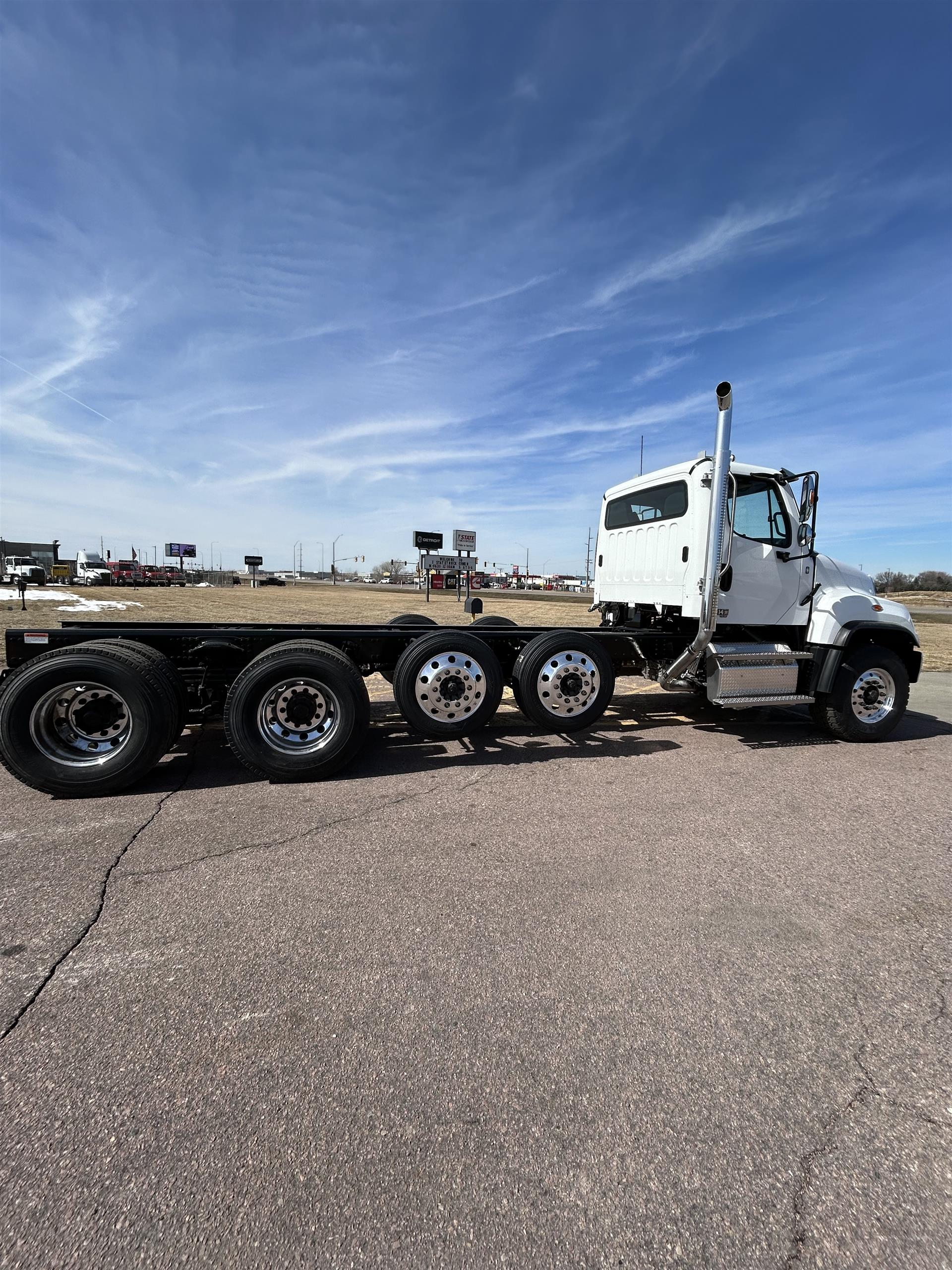 2027 Freightliner 114SD - image 2