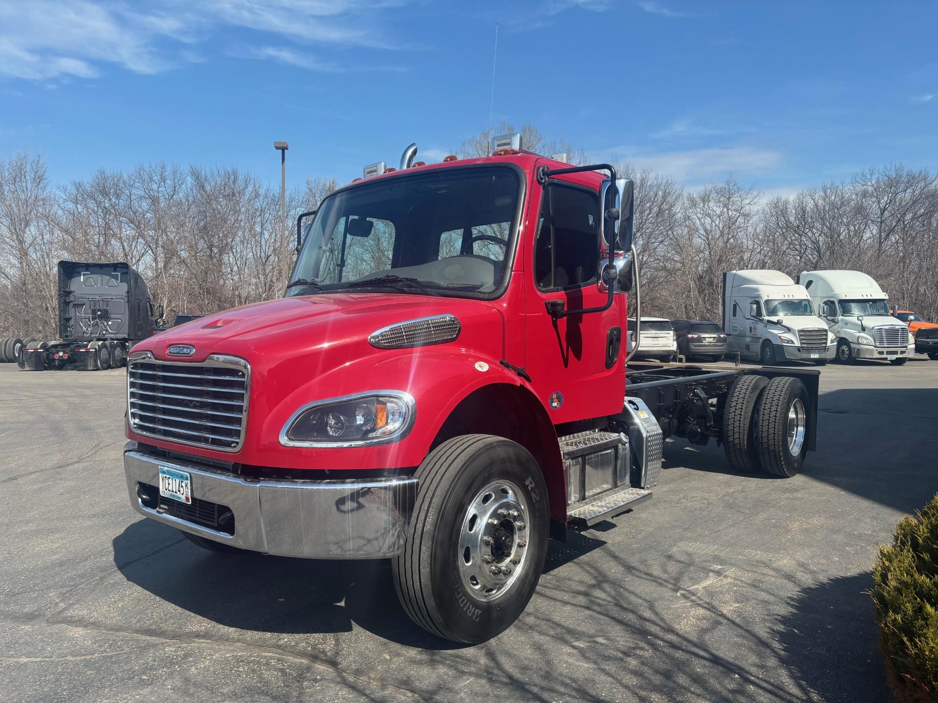 2024 Freightliner M2 106 - image 2