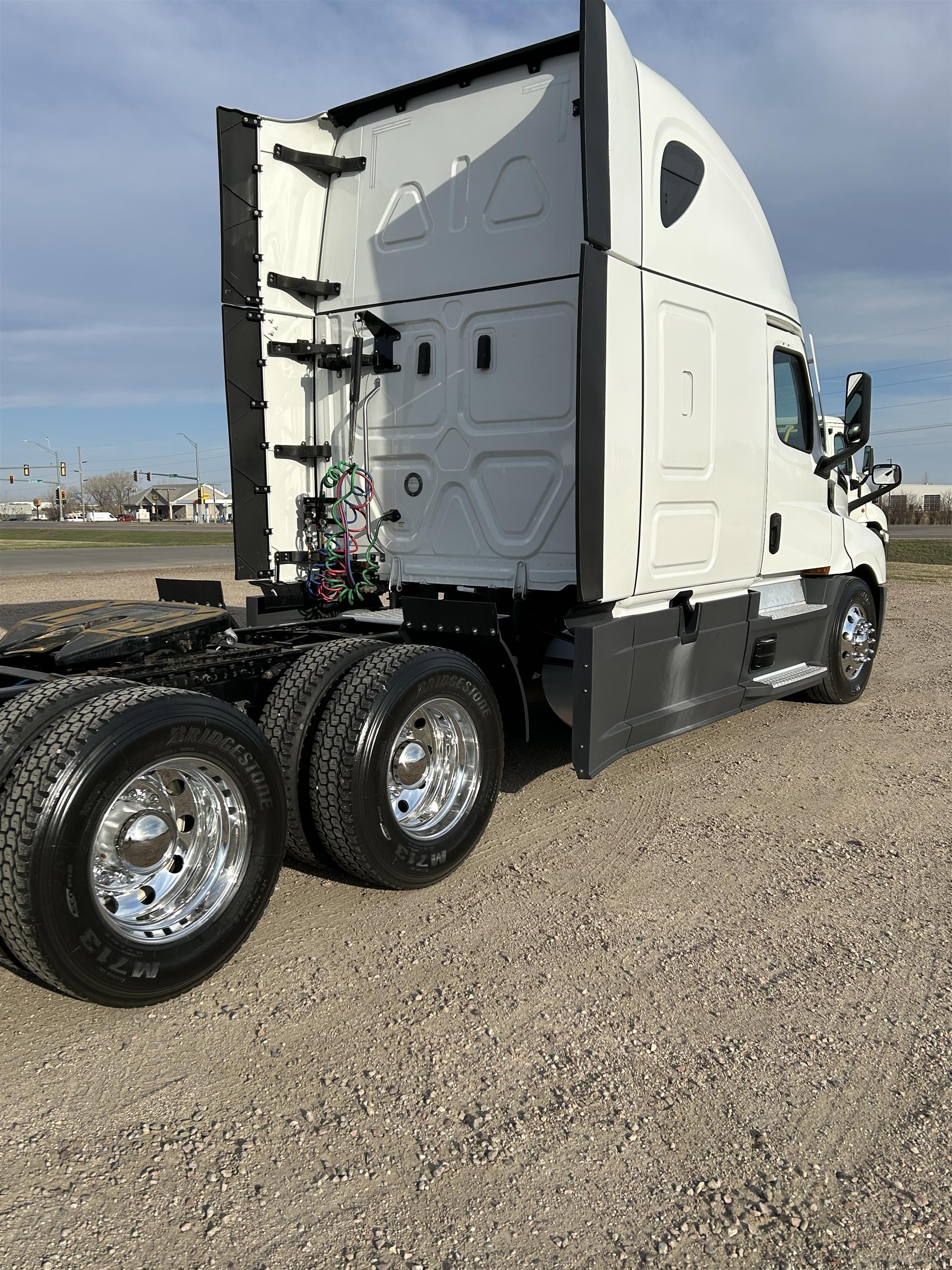 2024 Freightliner - image 4