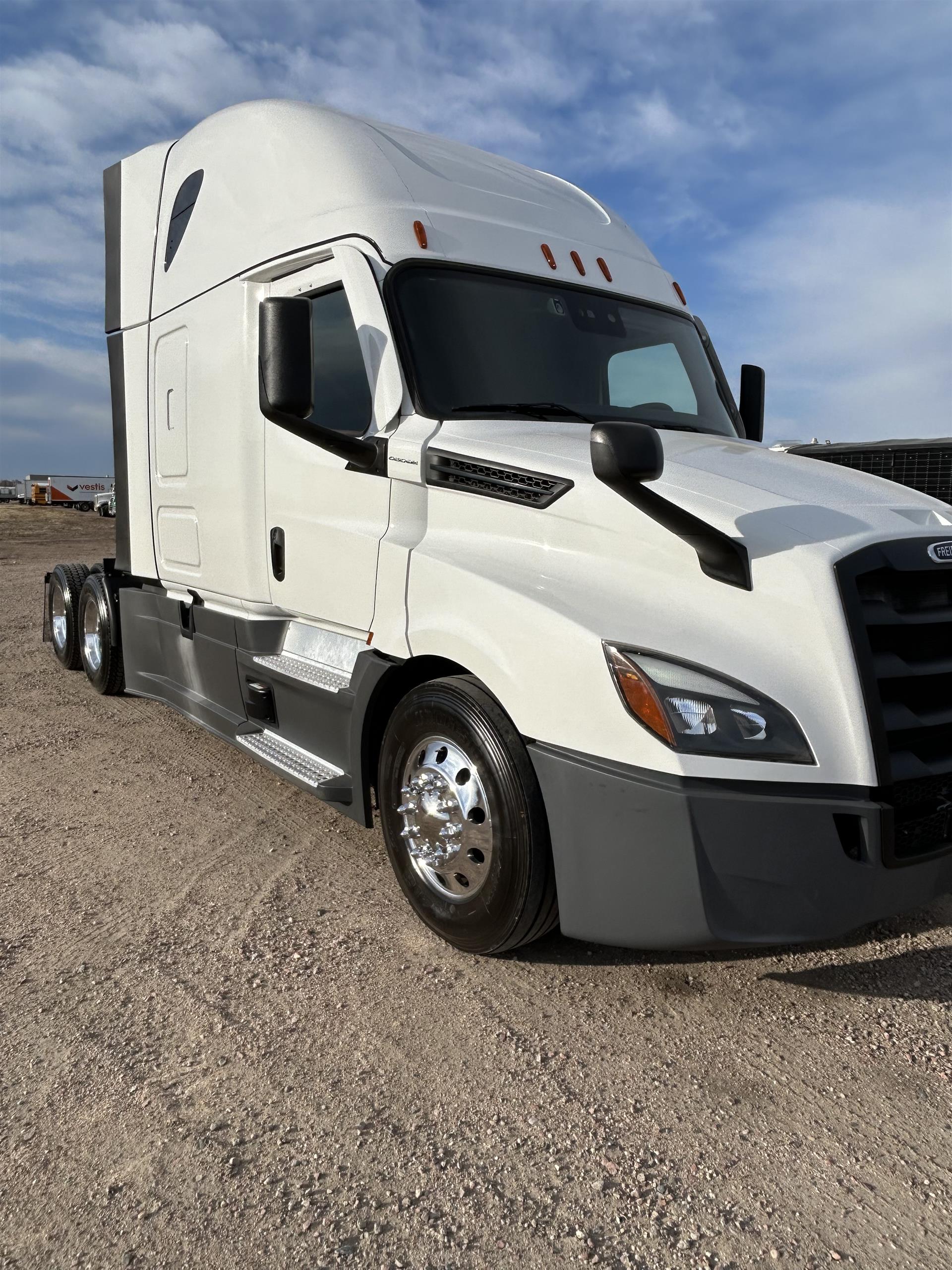 2024 Freightliner - image 2