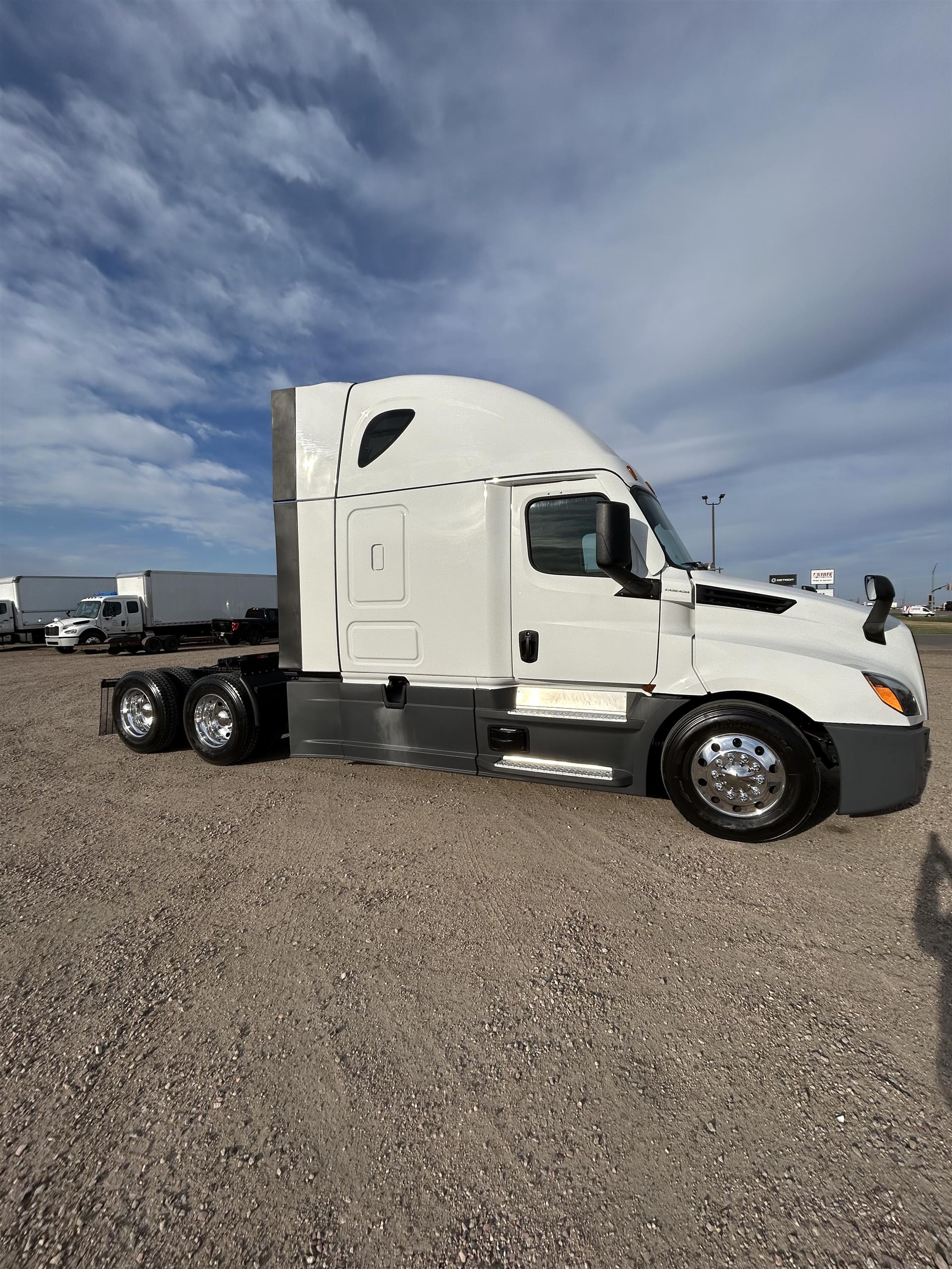2024 Freightliner - image 3