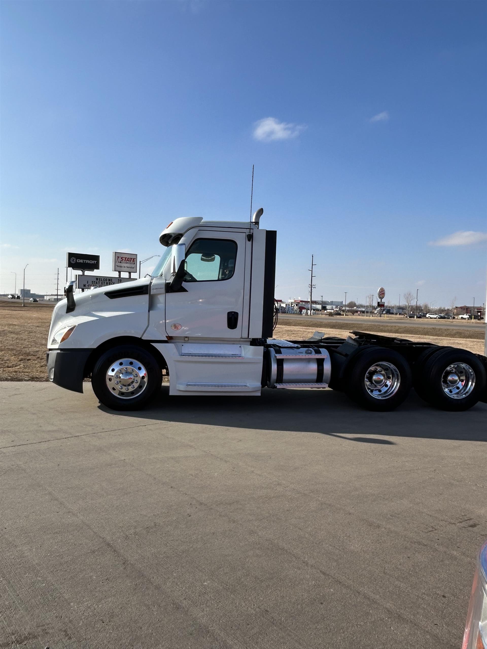 2021 Freightliner - image 7