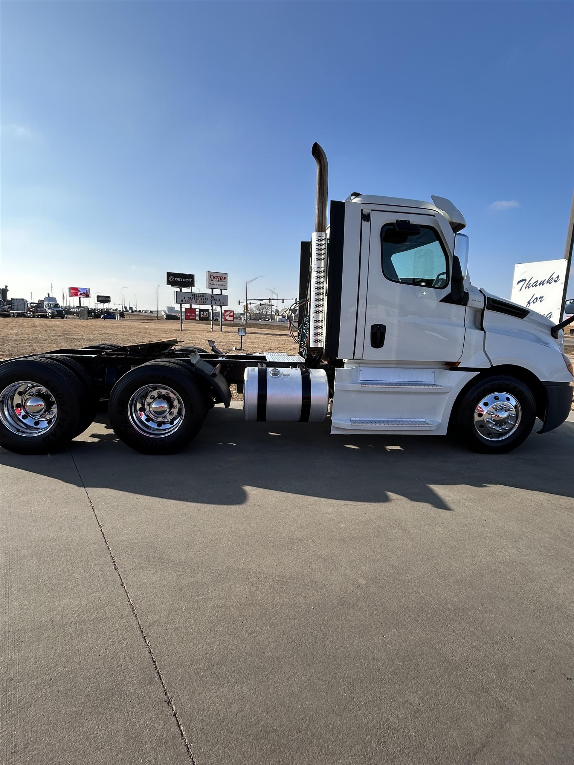 2021 Freightliner - image 4