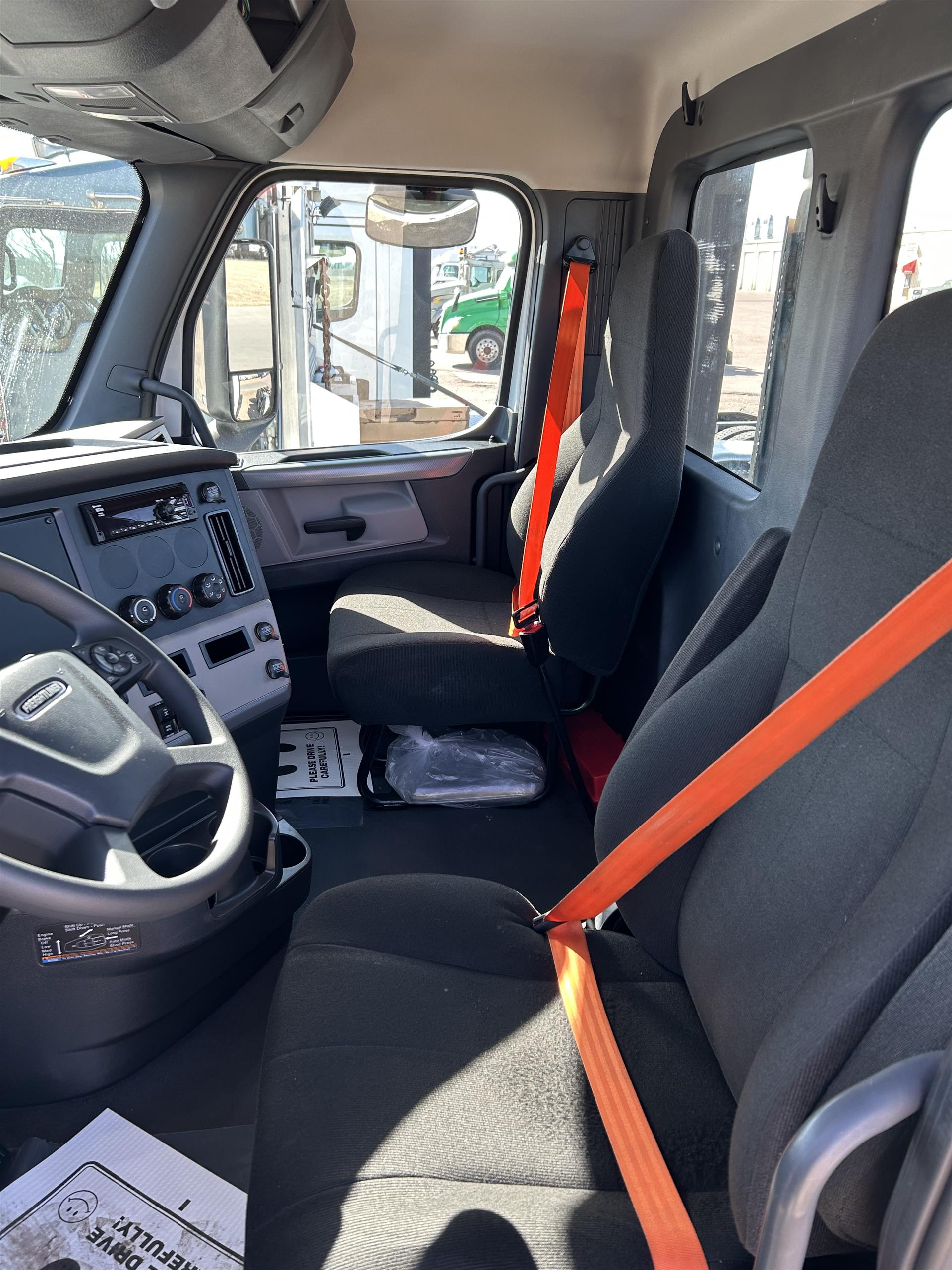 2021 Freightliner - image 8