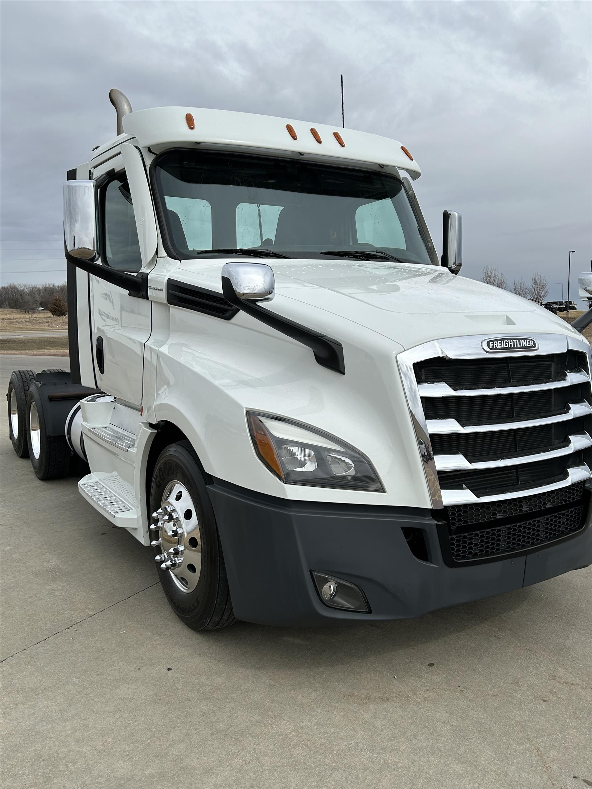 2021 Freightliner - image 2
