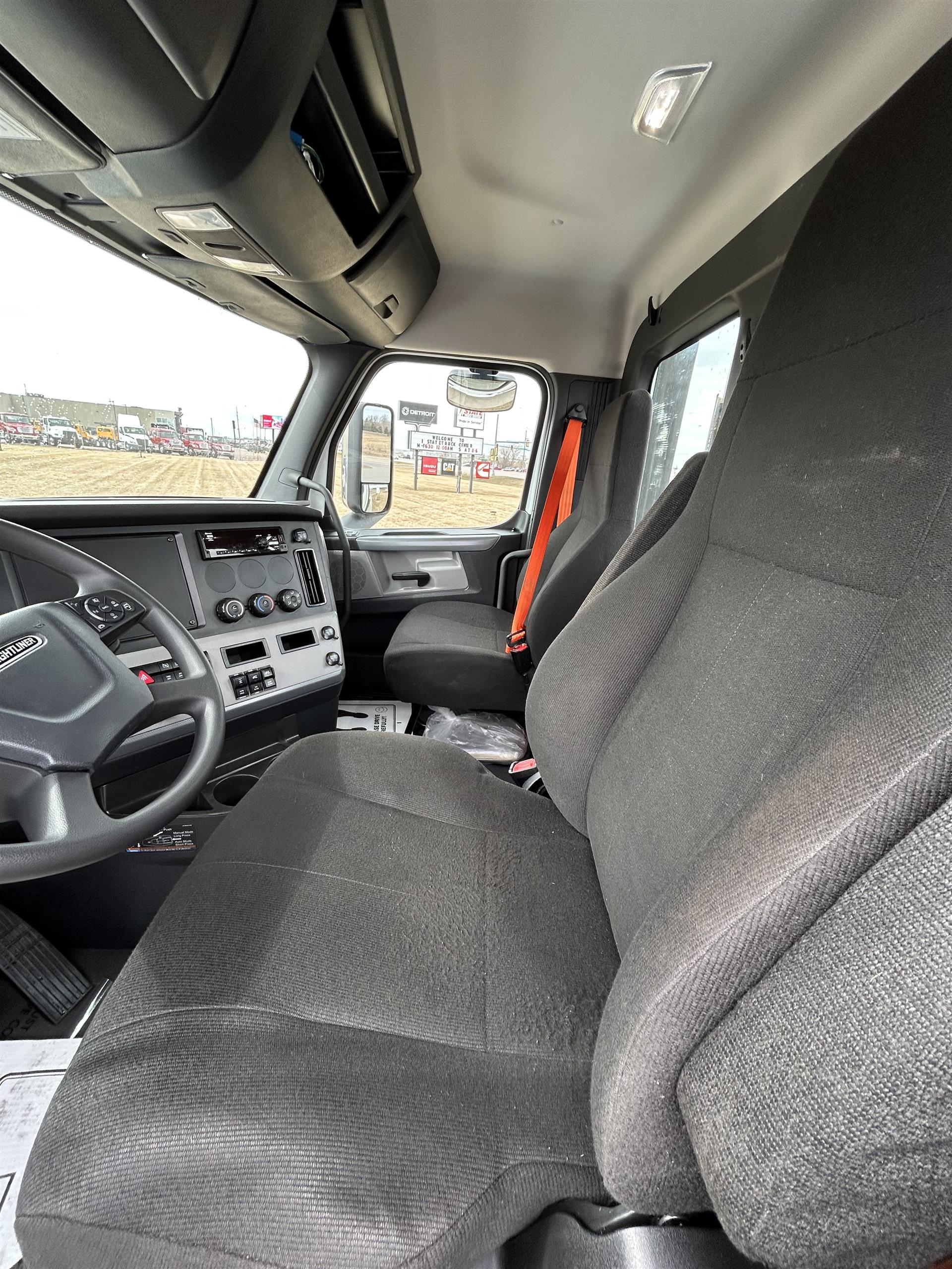 2021 Freightliner - image 10