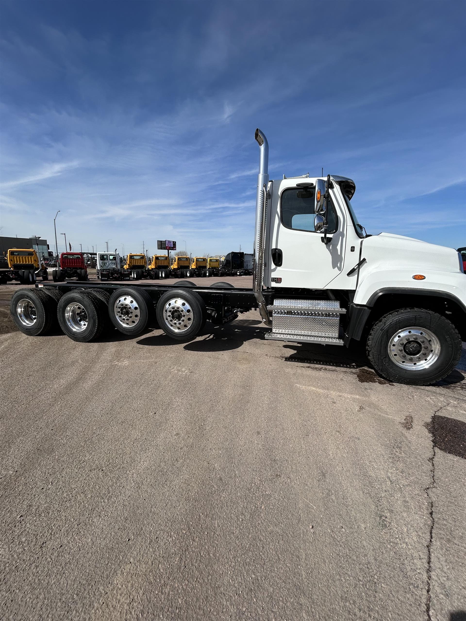 2027 Freightliner 114SD - image 5