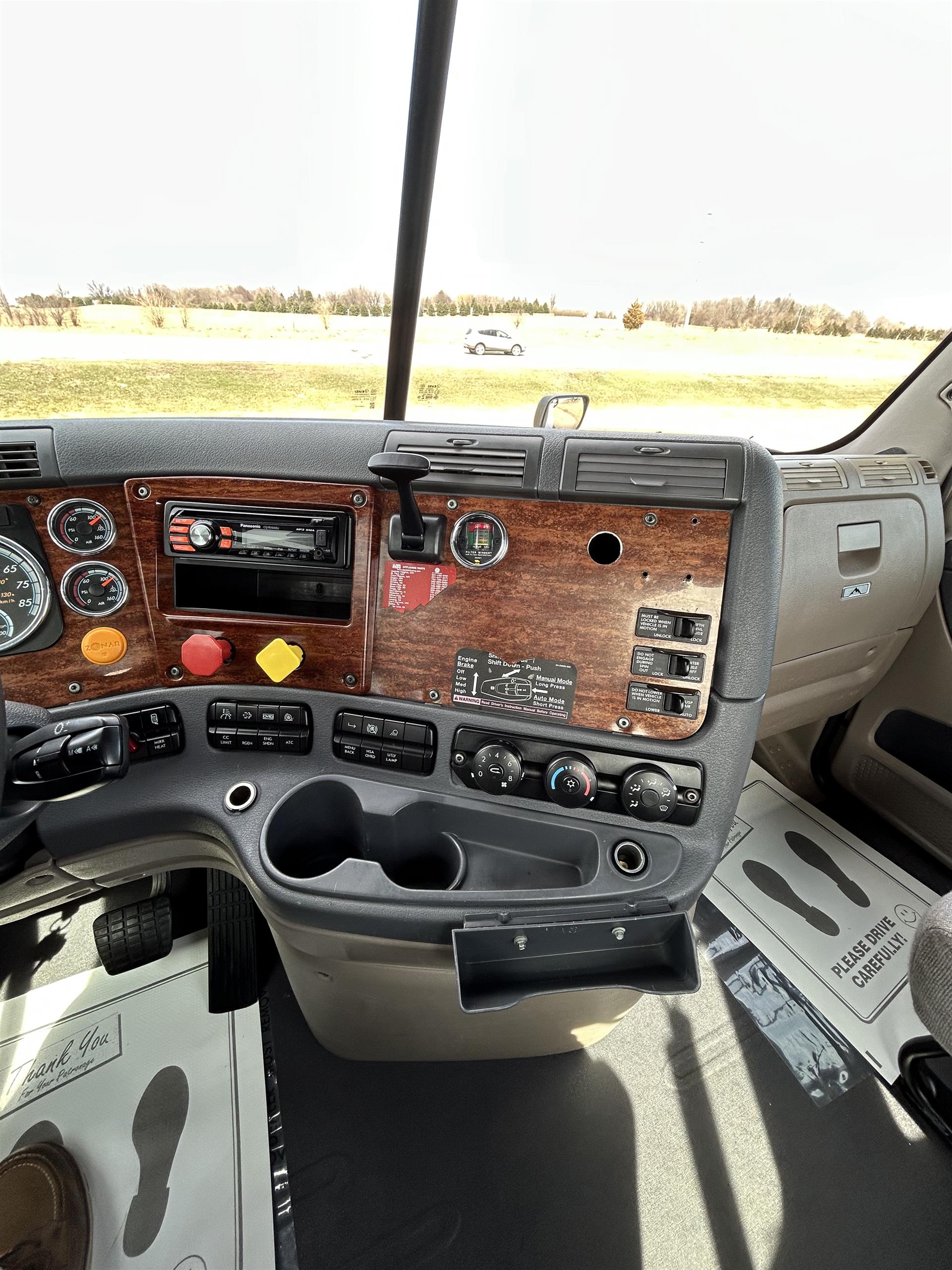 2015 Freightliner Cascadia - image 10