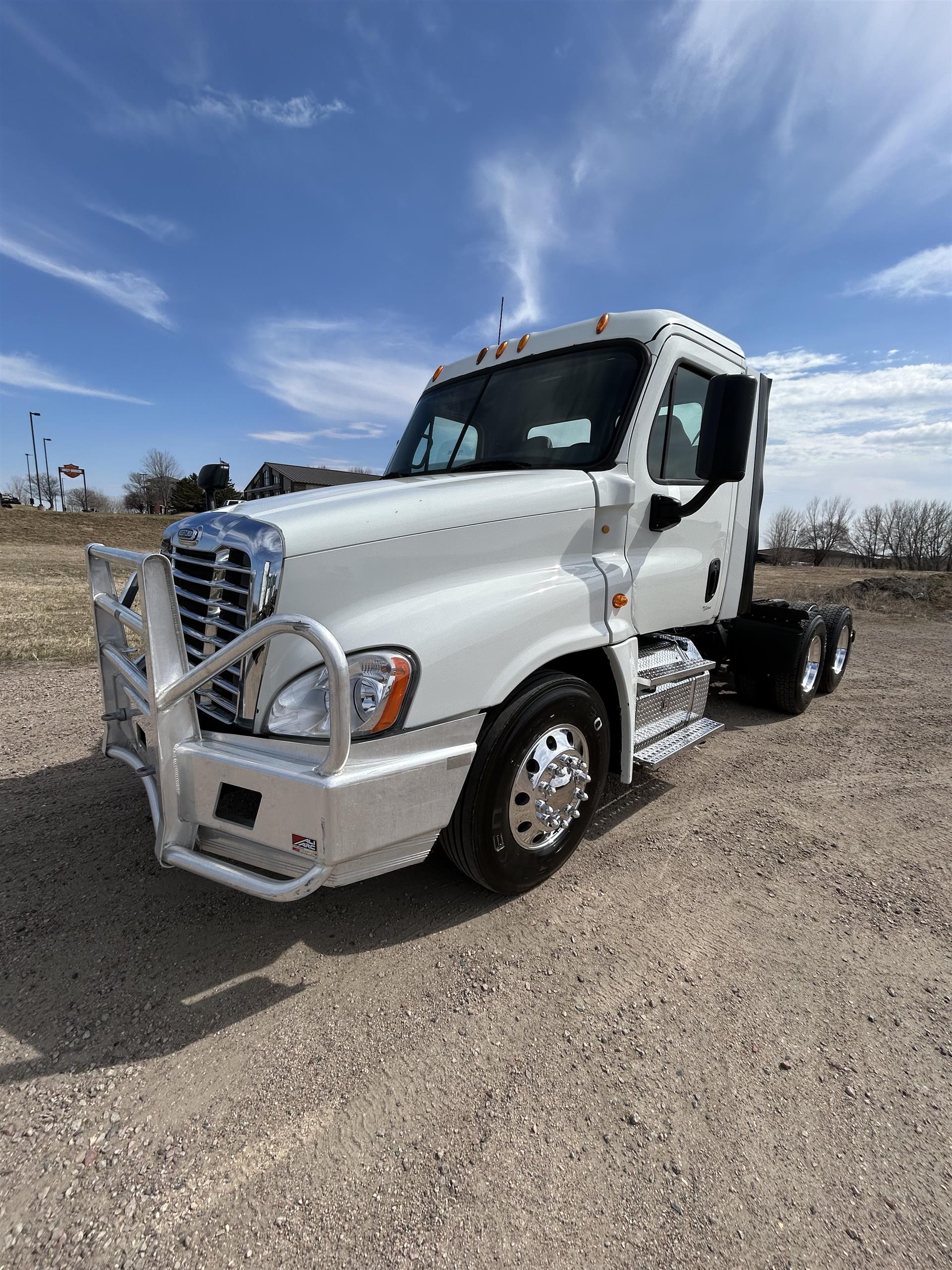 2015 Freightliner Cascadia - image 1