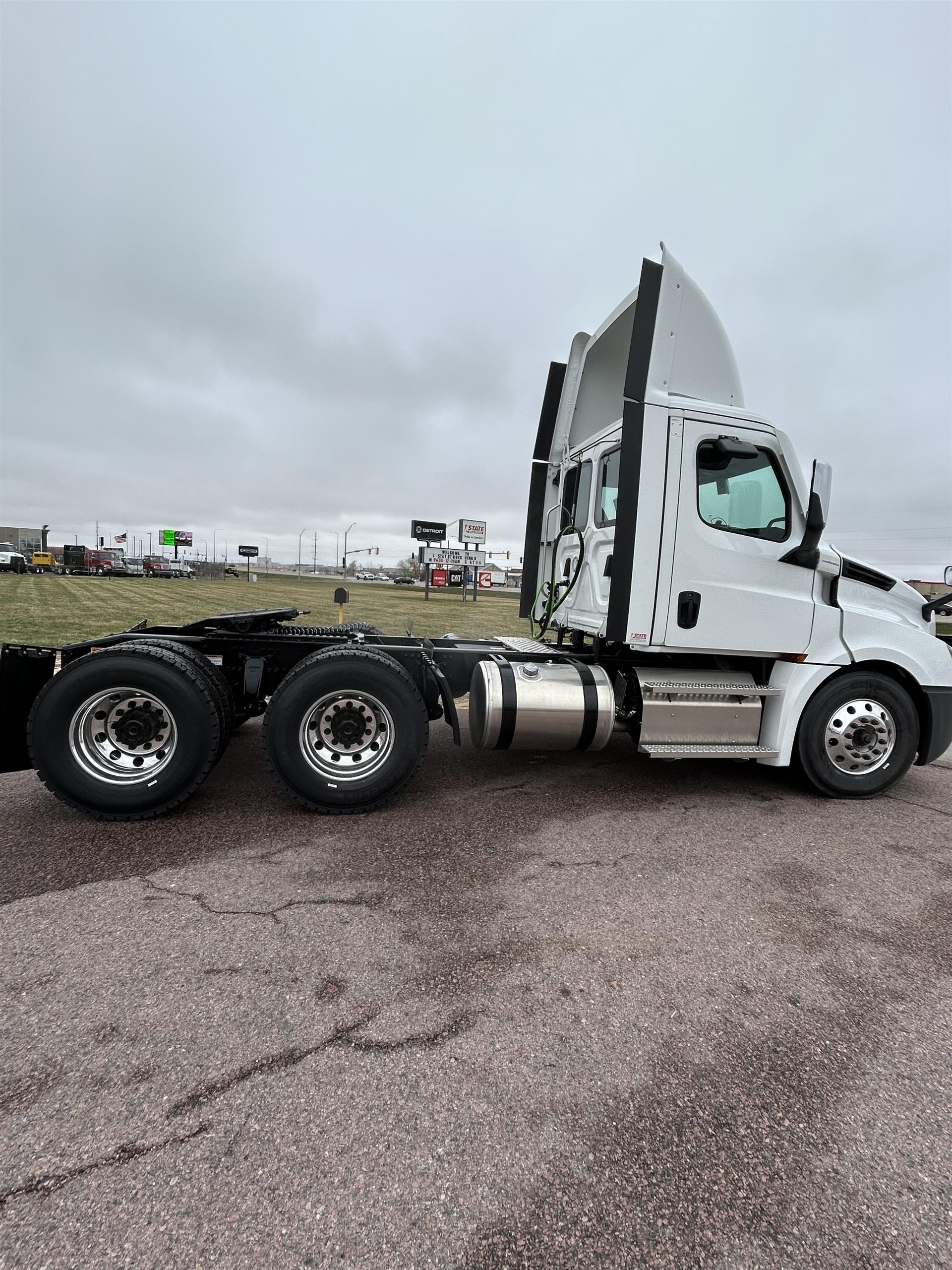 2026 Freightliner - image 3