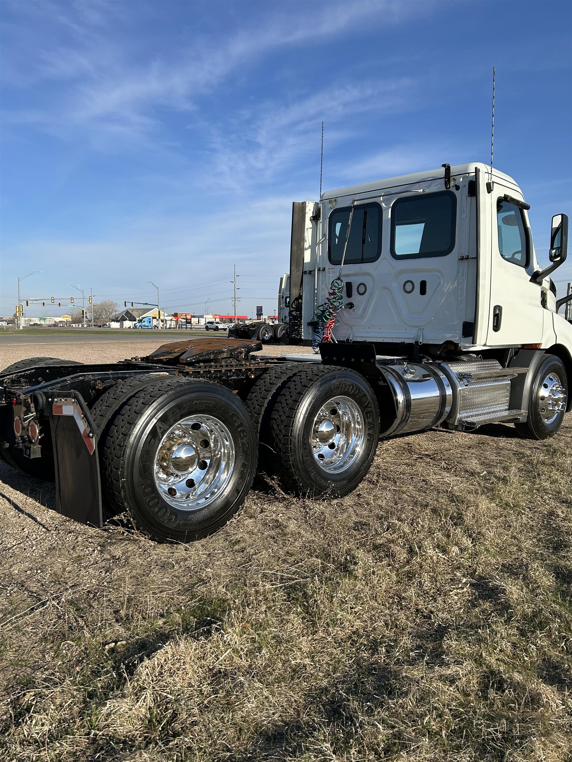 2019 Freightliner Cascadia in Inver Grove Heights, MN — photo 4