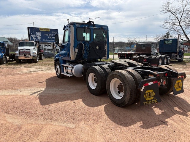 2015 Freightliner Cascadia in Marshfield, WI — photo 4