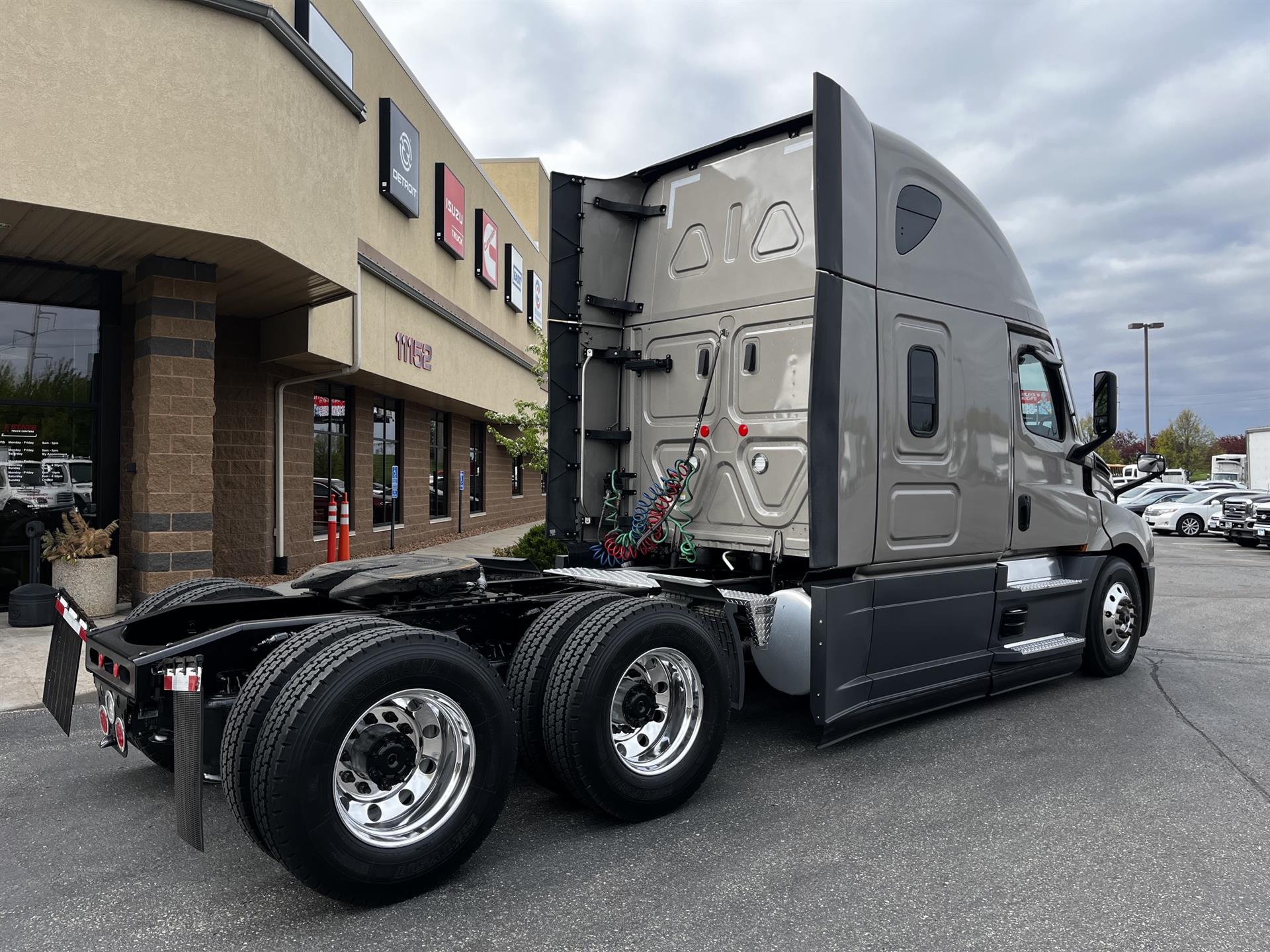 2024 Freightliner Cascadia in Inver Grove Heights, MN — photo 3