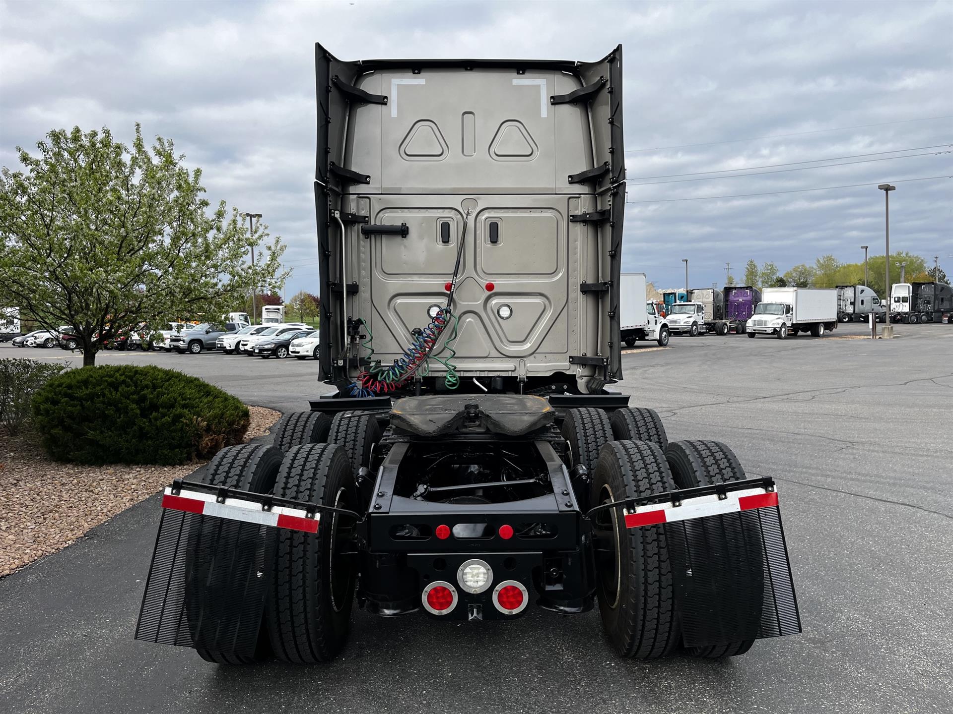 2024 Freightliner Cascadia in Inver Grove Heights, MN — photo 4