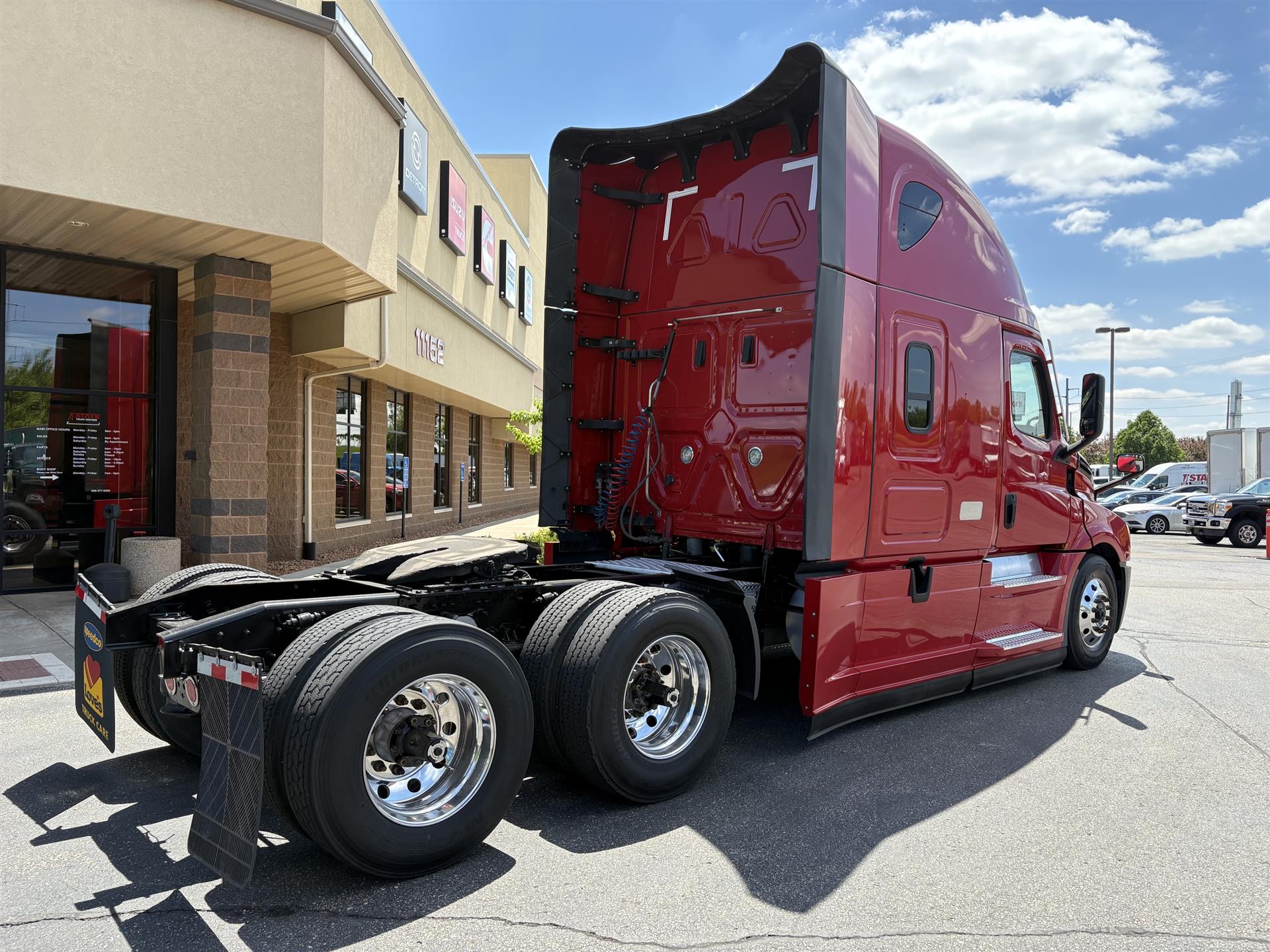 2023 Freightliner Cascadia in Inver Grove Heights, MN — photo 3