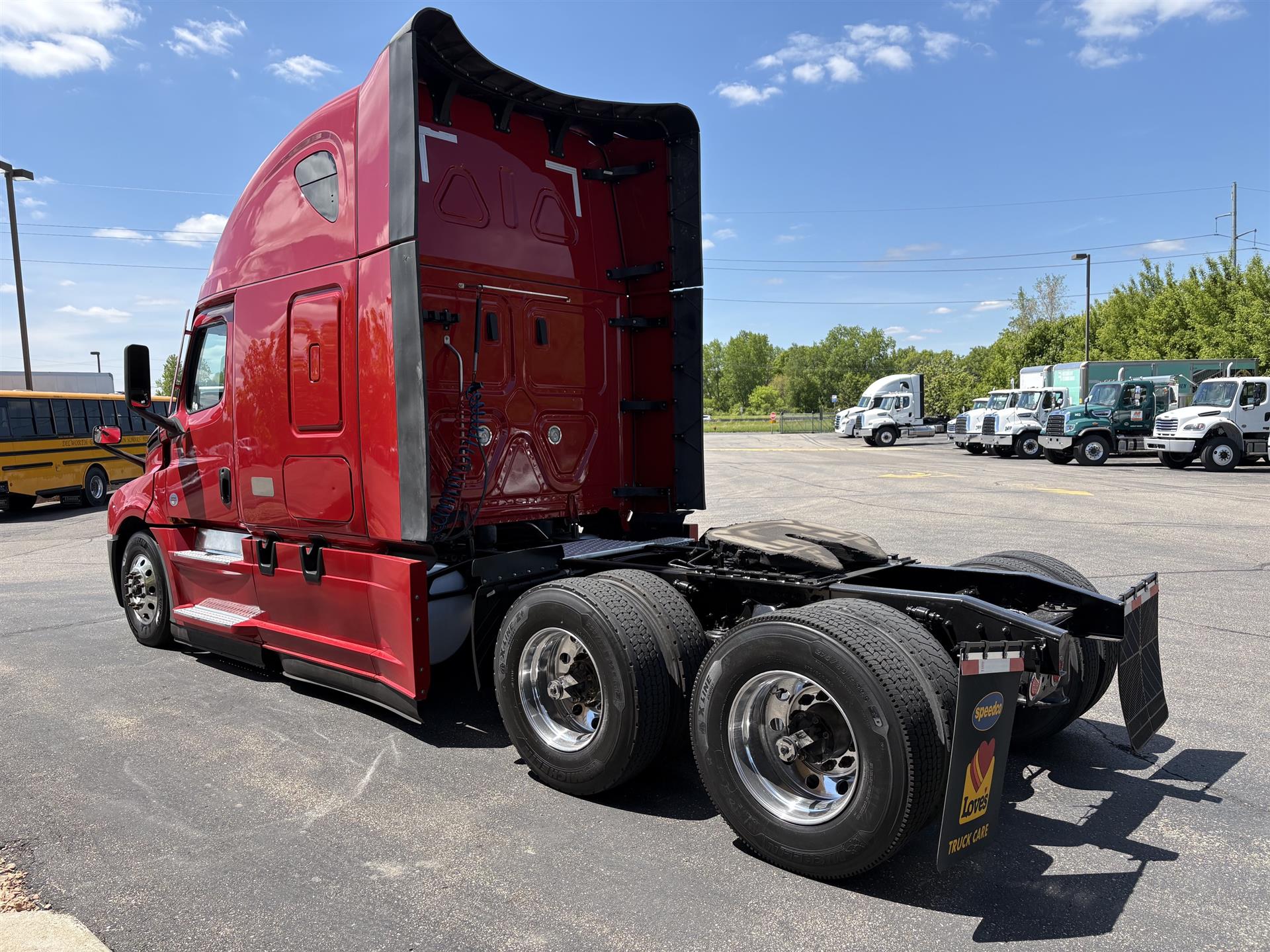 2023 Freightliner Cascadia in Inver Grove Heights, MN — photo 5