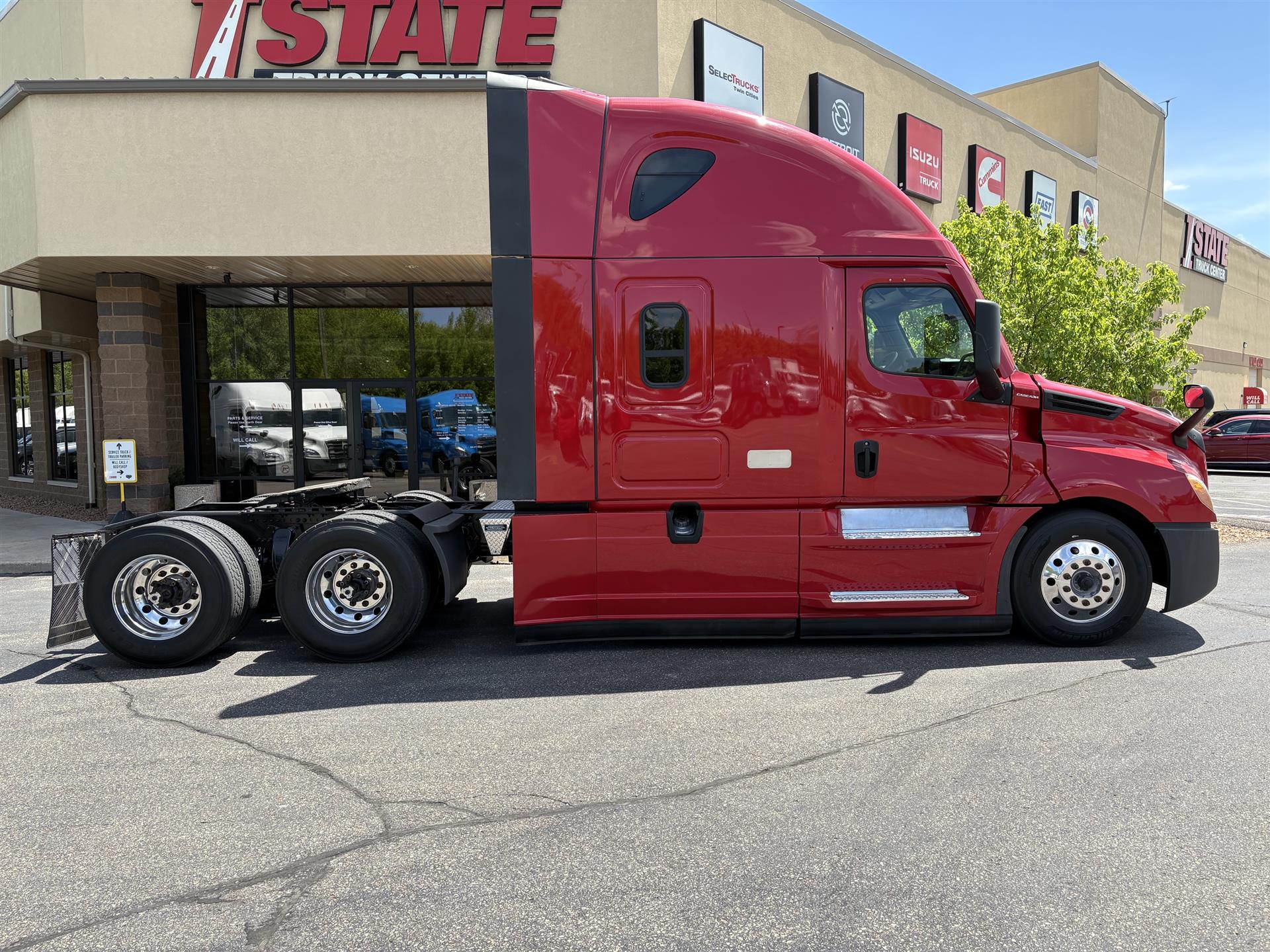 2023 Freightliner Cascadia in Inver Grove Heights, MN — photo 2