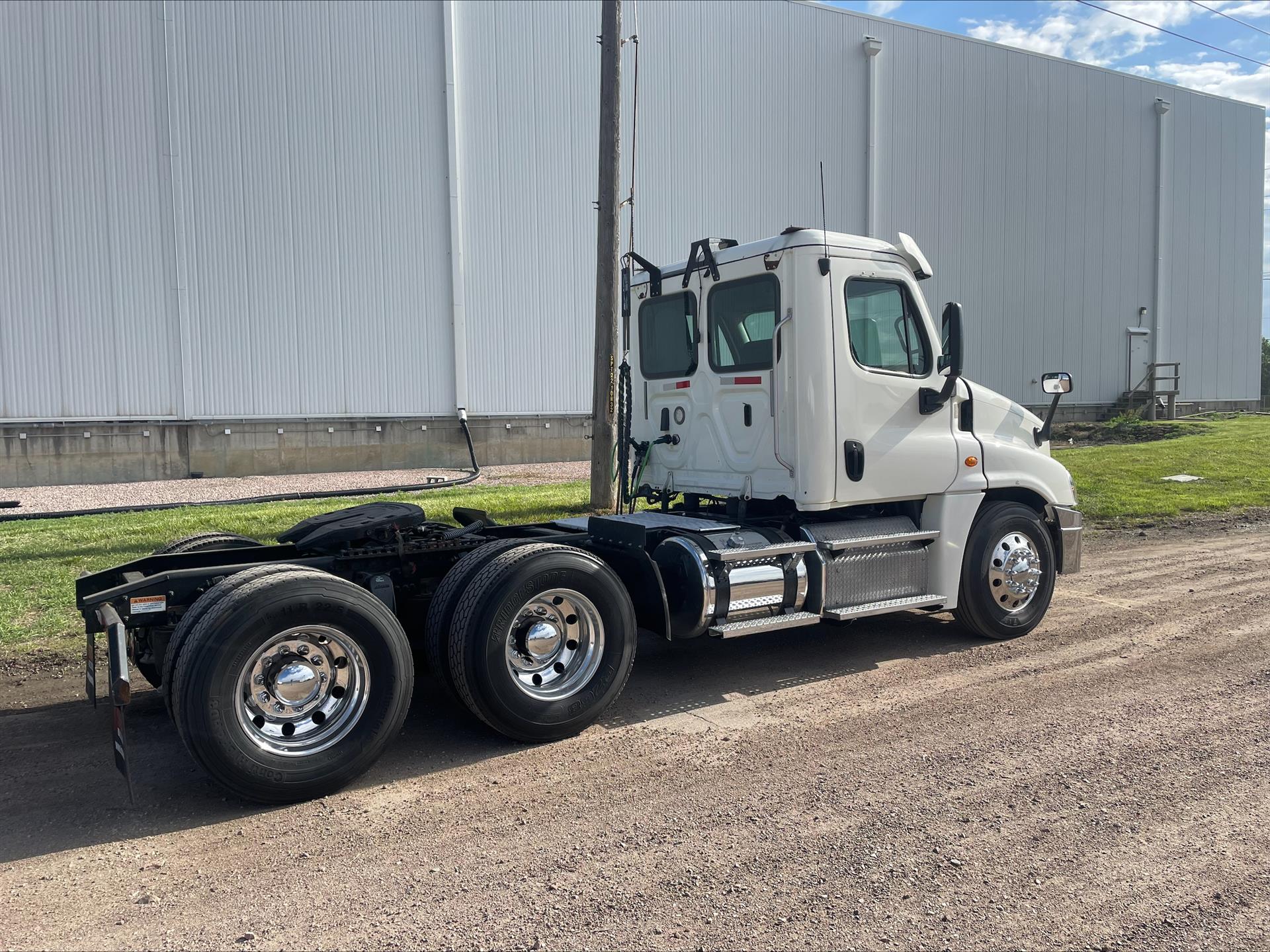 2018 Freightliner Cascadia in Sioux City, IA — photo 2