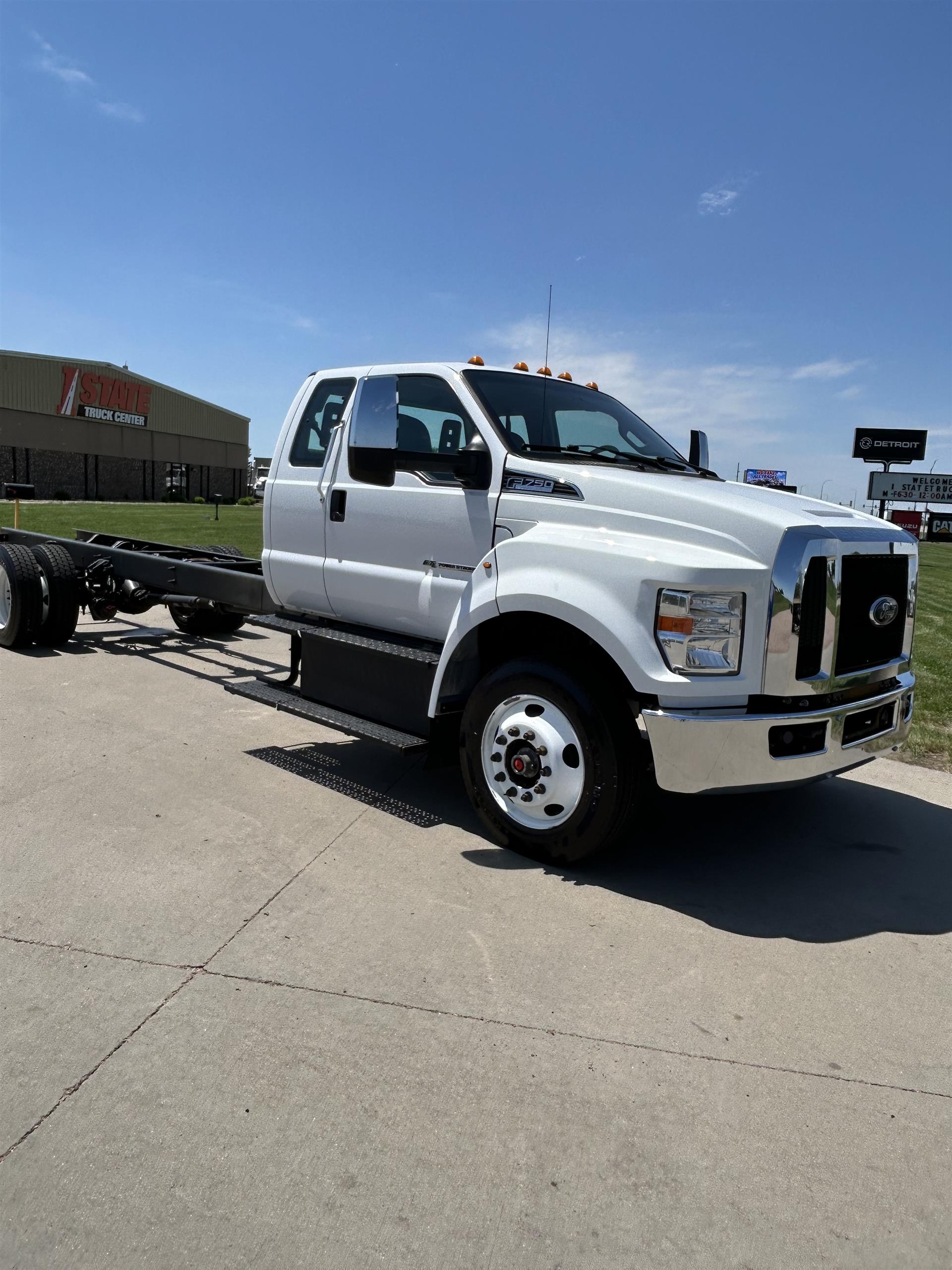 2017 Ford F-750 in Sioux Falls, SD — photo 3