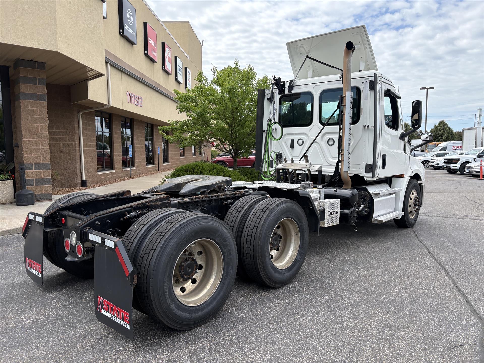 2023 Freightliner Cascadia in Inver Grove Heights, MN — photo 3